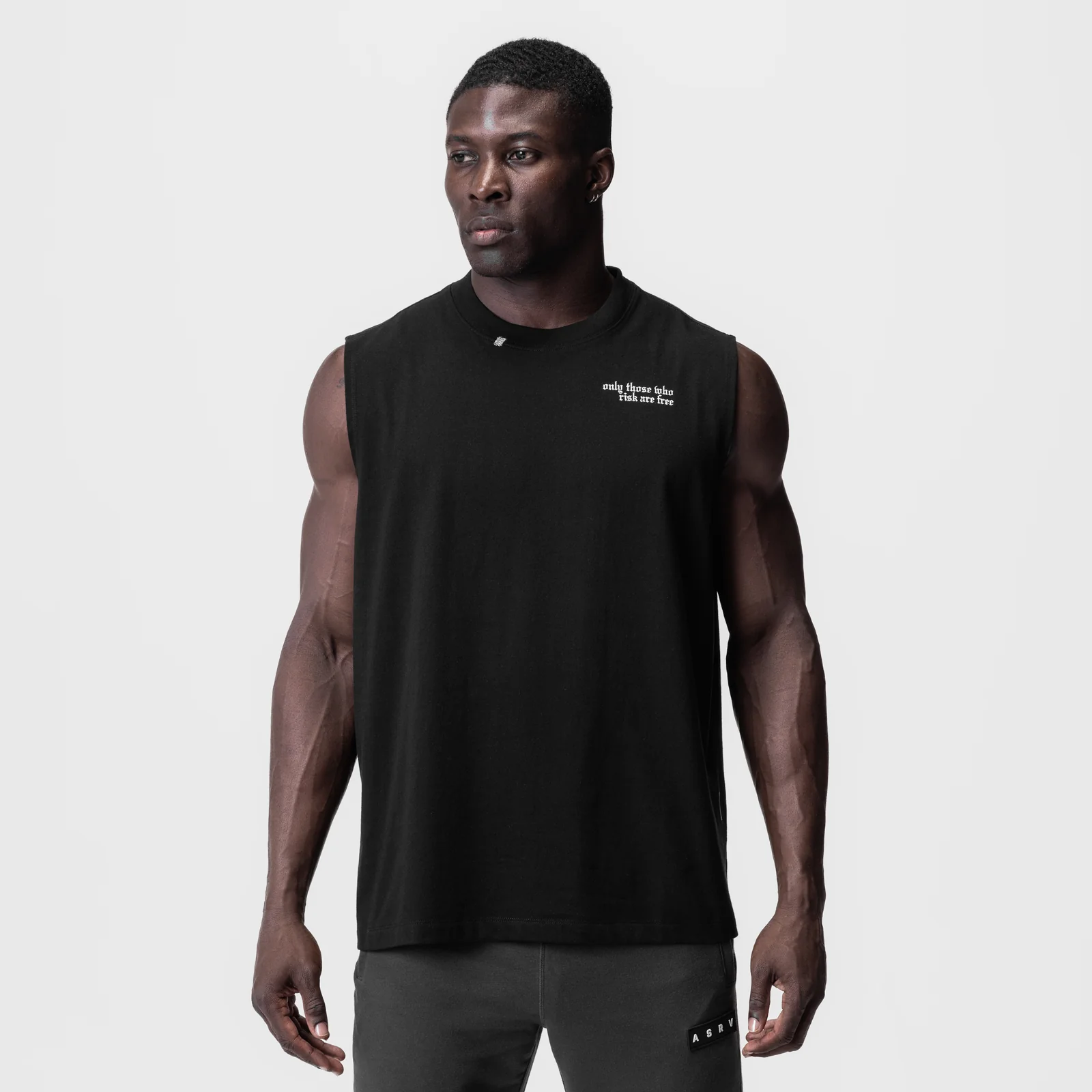0807. Tech Essential Relaxed Cutoff - Black 