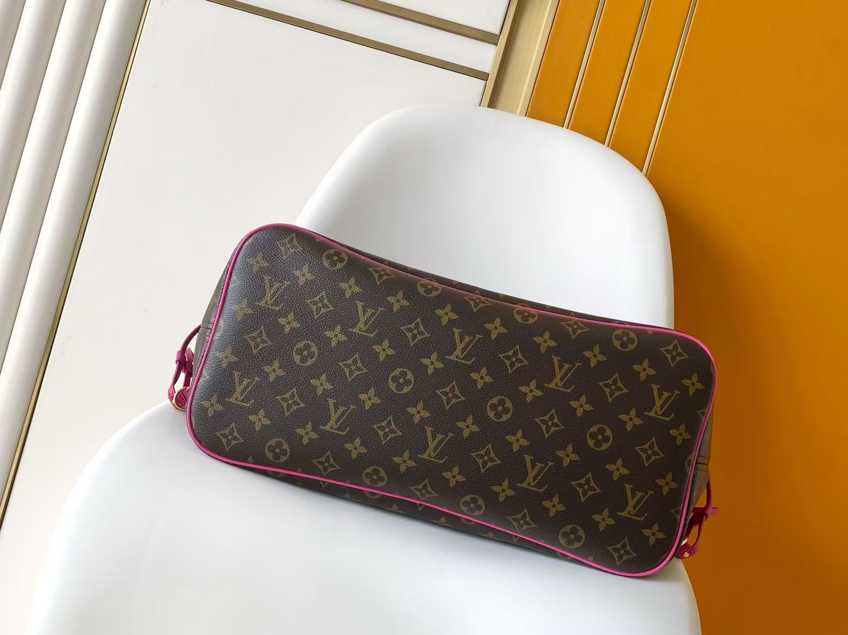 Louis Vuitton new Neverfull classic handbag