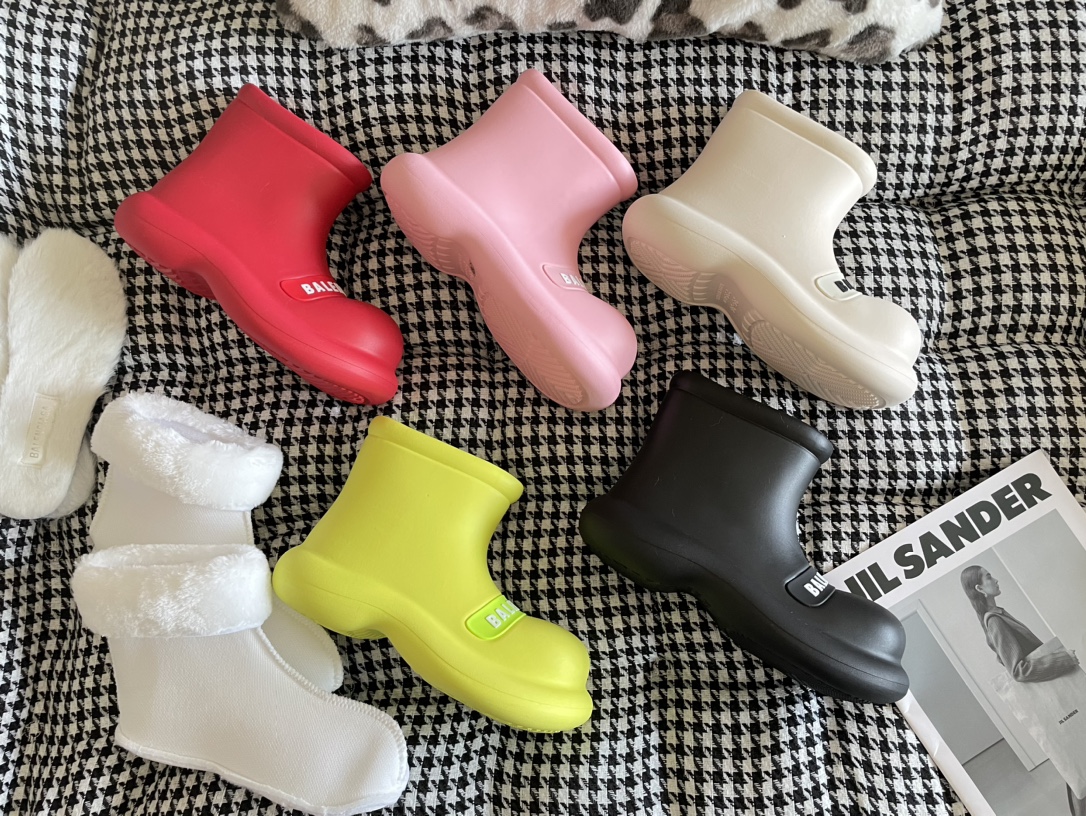 Balenciaga Squared Toe Logo Embossed Rubber Trooper Chunky Short Rain Boots - KAIROO