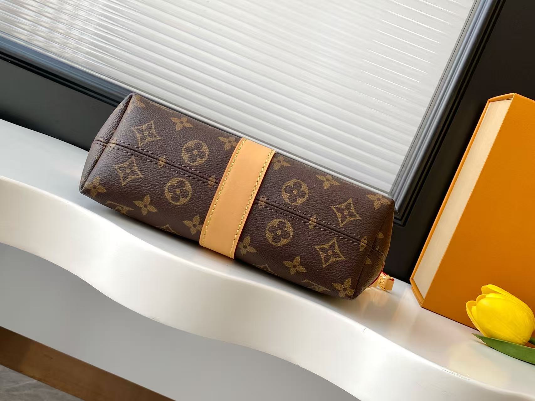 Louis Vuitton Pochette Mia Handbag