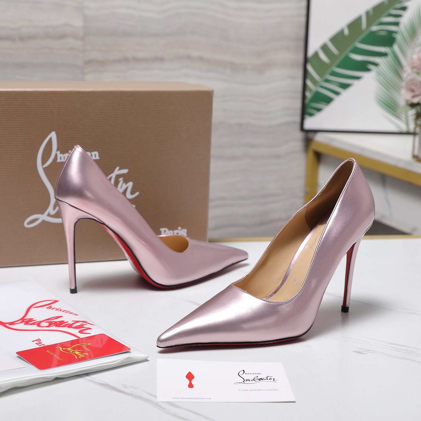 Christian Louboutin Metallic Shiny Pink leather Pump