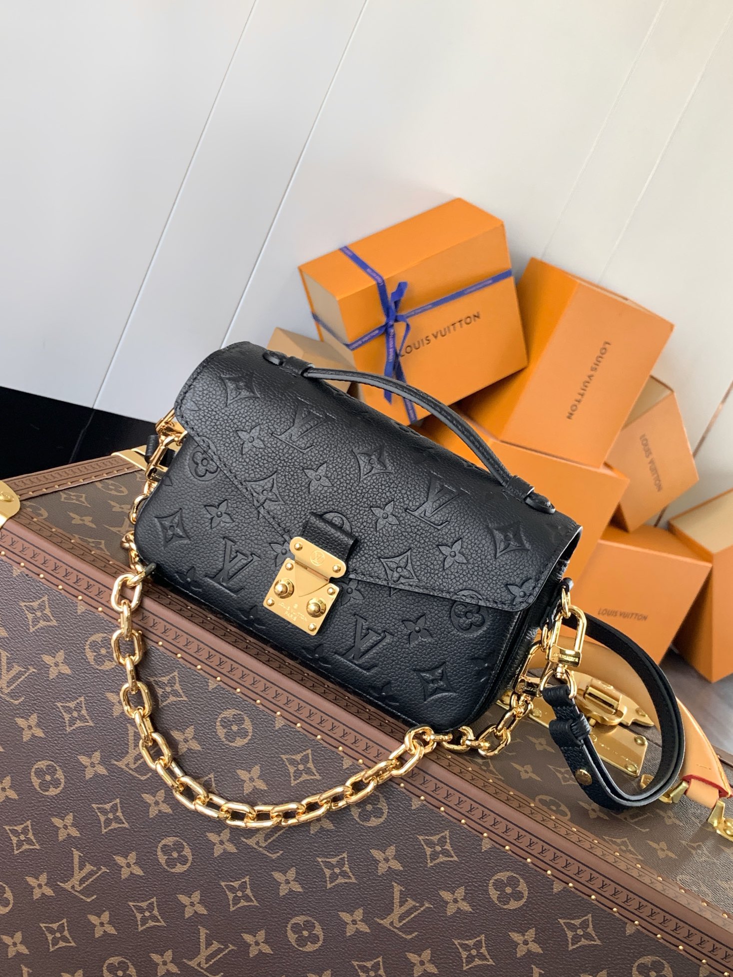 M46595 Pochette Métis East West Bag in Black Monogram Empreinte leather