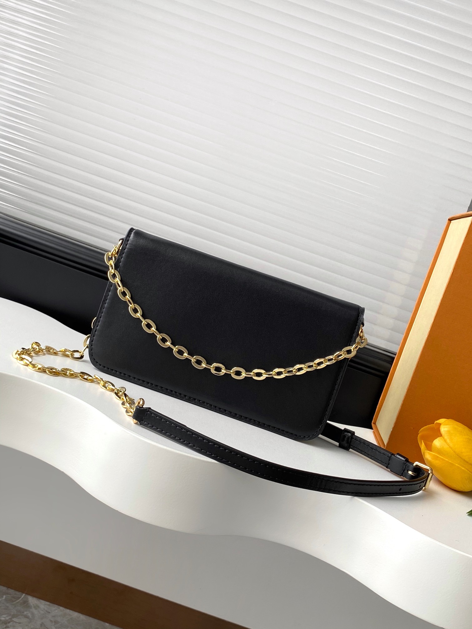Louis Vuitton LV Bloom Chain bag