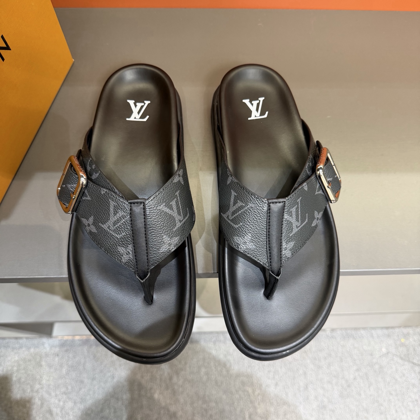 Men's LV Flip-flop
