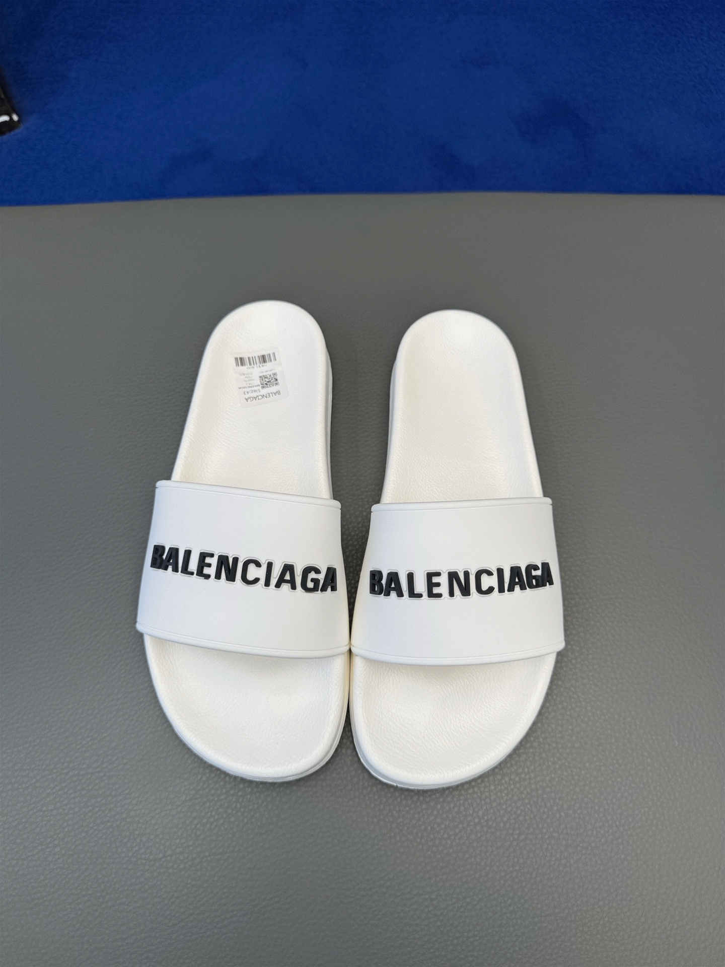 Balenciaga Raised Logo Lettering Rubber Pool Slippers - KAIROO