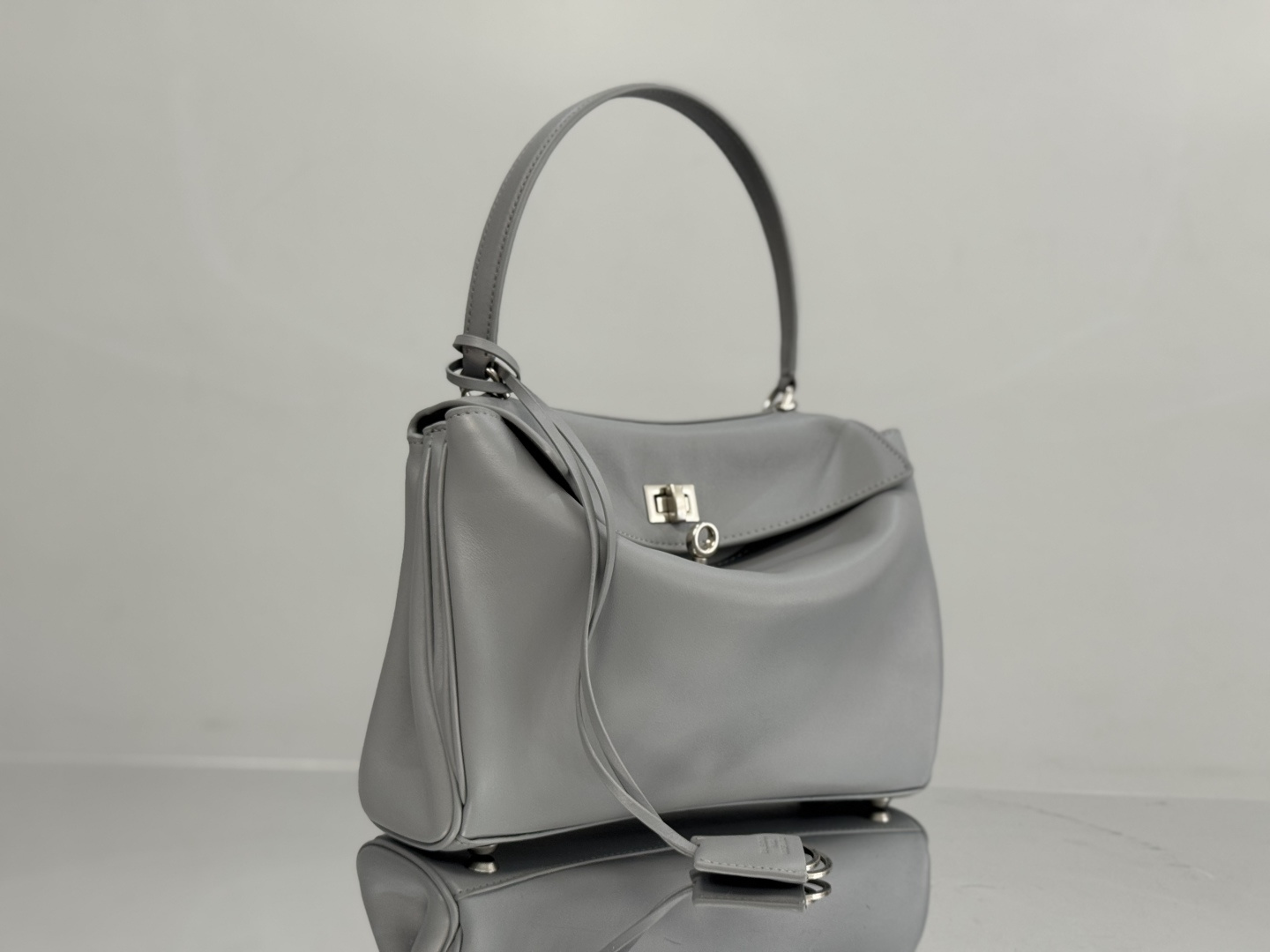 𝐁alenciaga Women's Rodeo Handbag Small in Cloudy Grey