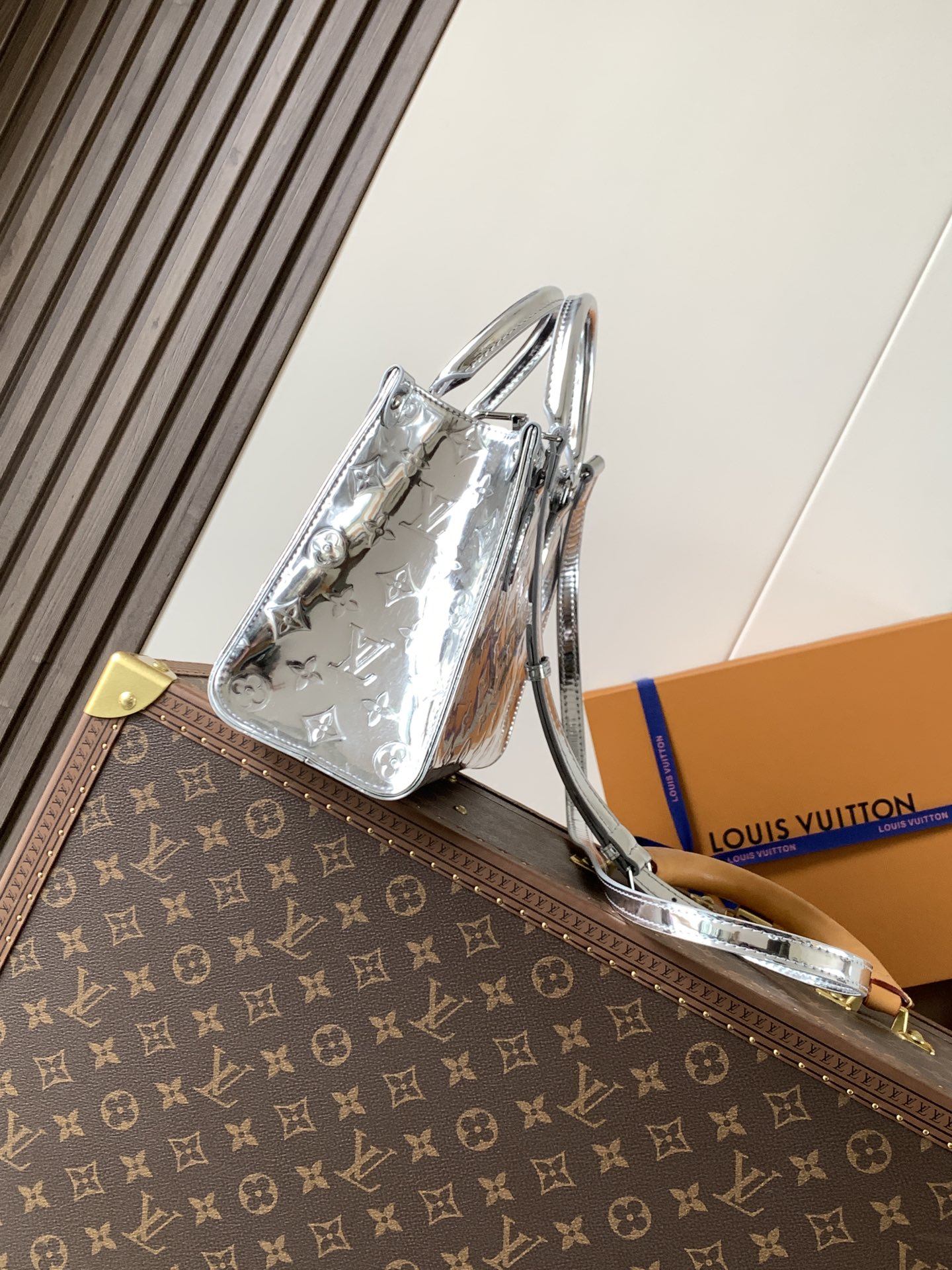 M26373  LV Ski Onthego PM Bag in Silver Monogram Miroir