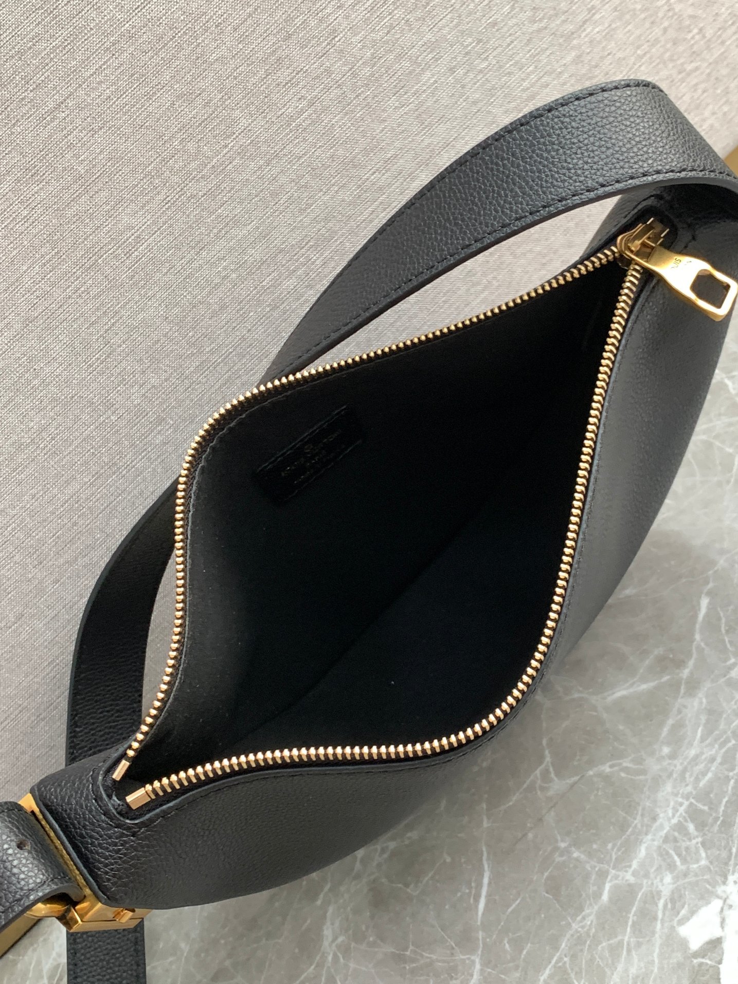 Louis Vuitton LV Bags Low Key Cowhide M11429 (10A Mirror Version)