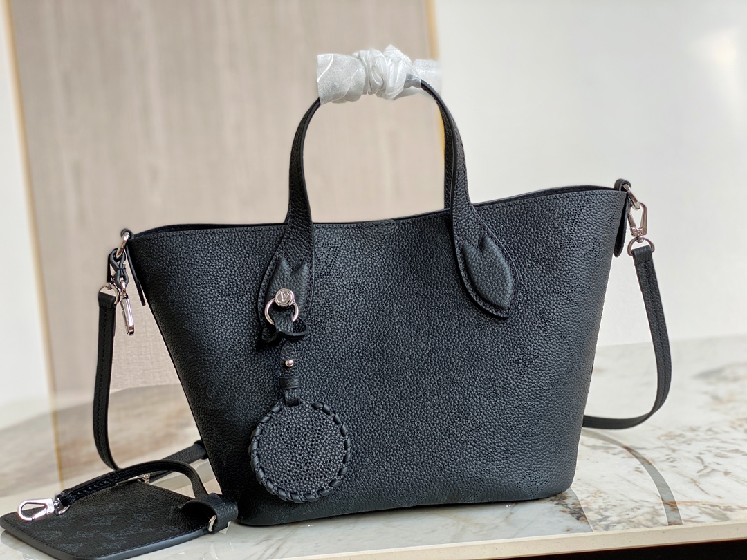 Louis Vuitton LV Blossom PM M21848