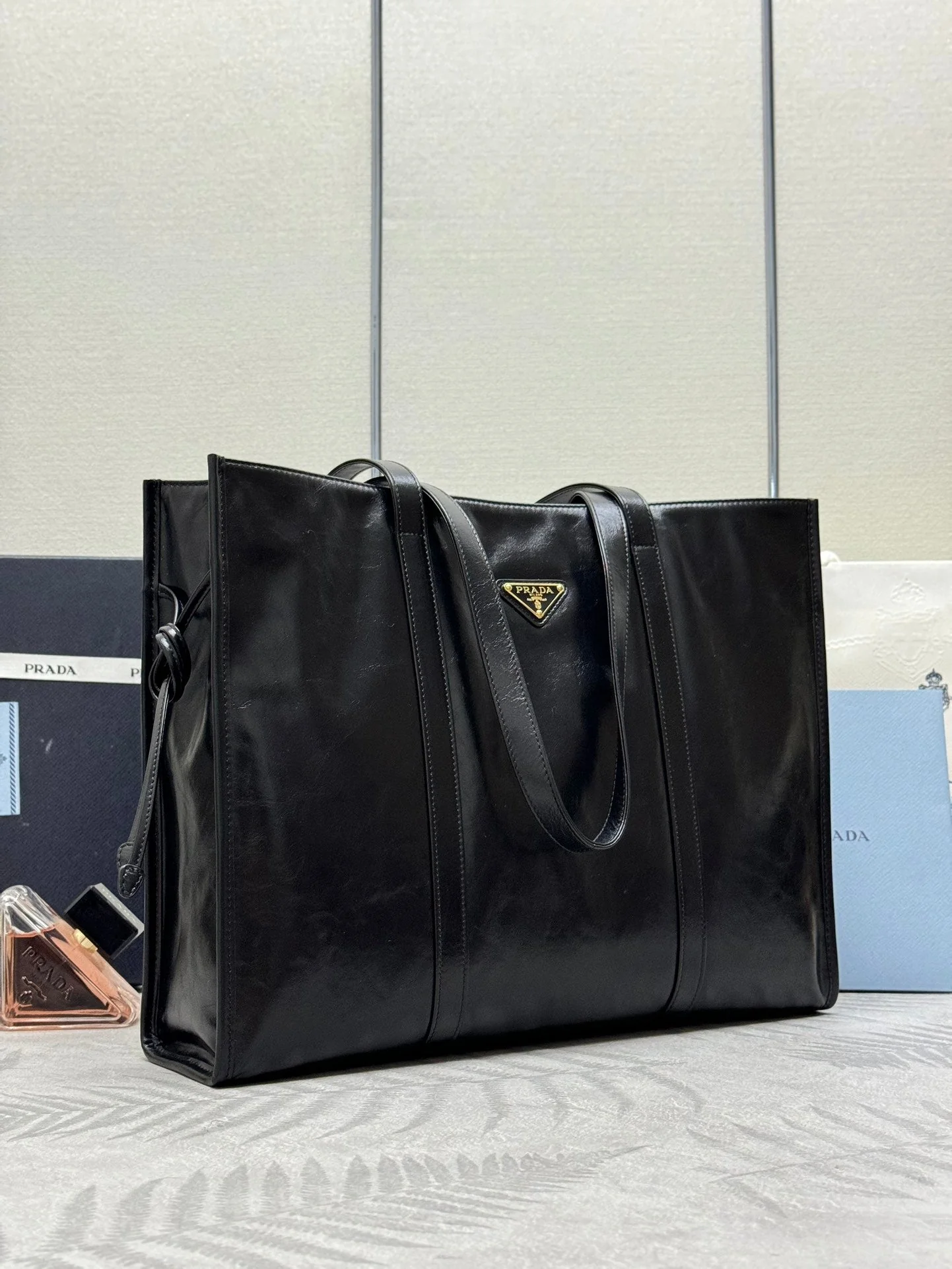 Prada TOTE BAG 39 IN BLACK SMOOTH CALFSKIN