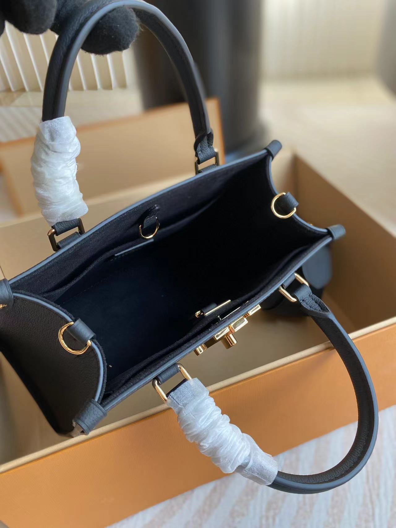 Louis Vuitton LV Business & Travel Bags Lock & Go