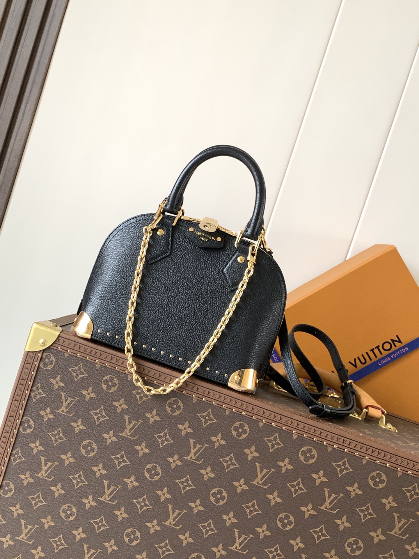 M29455 LV Alma Trunk BB in Black Calf leather