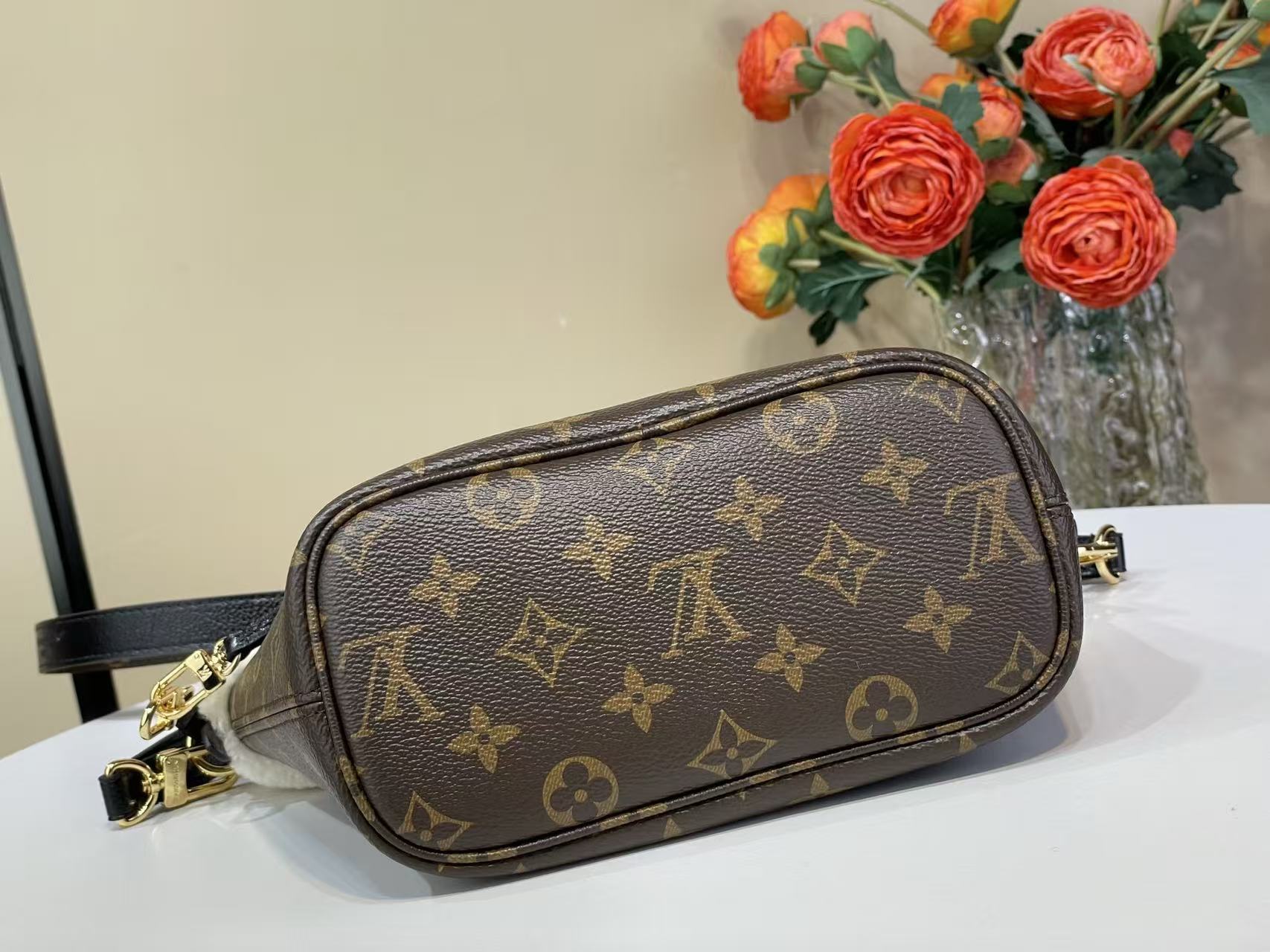 Louis Vuitton LV Neverfull Bandoulière Inside Out BB Handbag