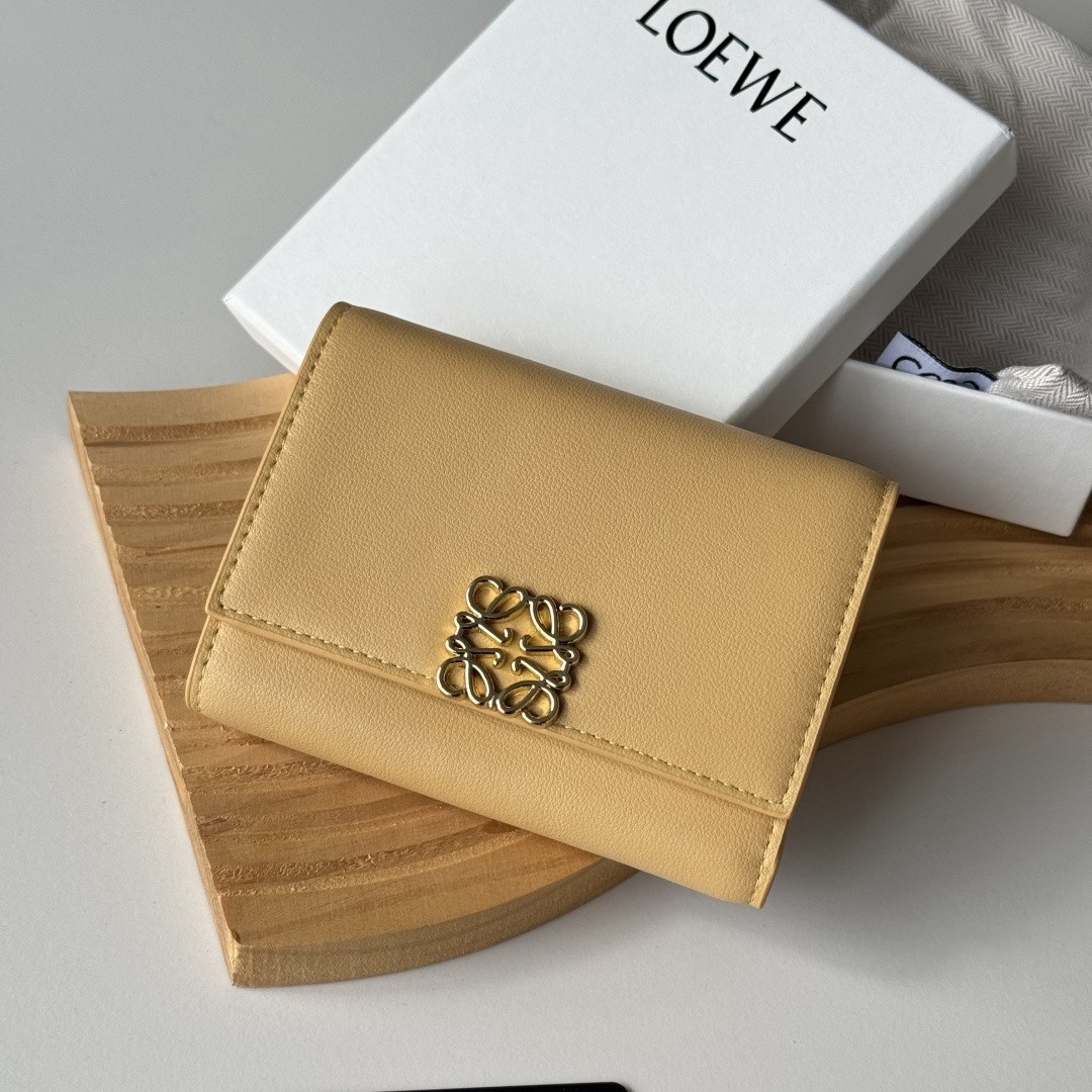 Loewe Pebble Grain Lether Metal Anagram Buckle Short Trifold Wallet - KAIROO