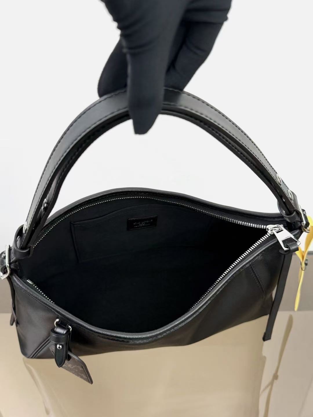 Louis Vuitton LV CARRYALL EAST WEST Bag