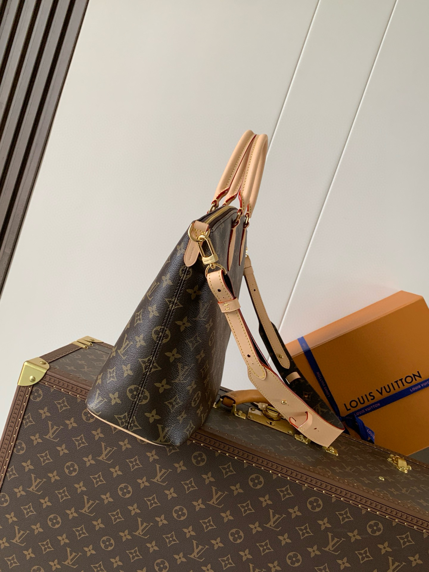 M26494 LV Neo Lockit MM Bag in Monogram Canva