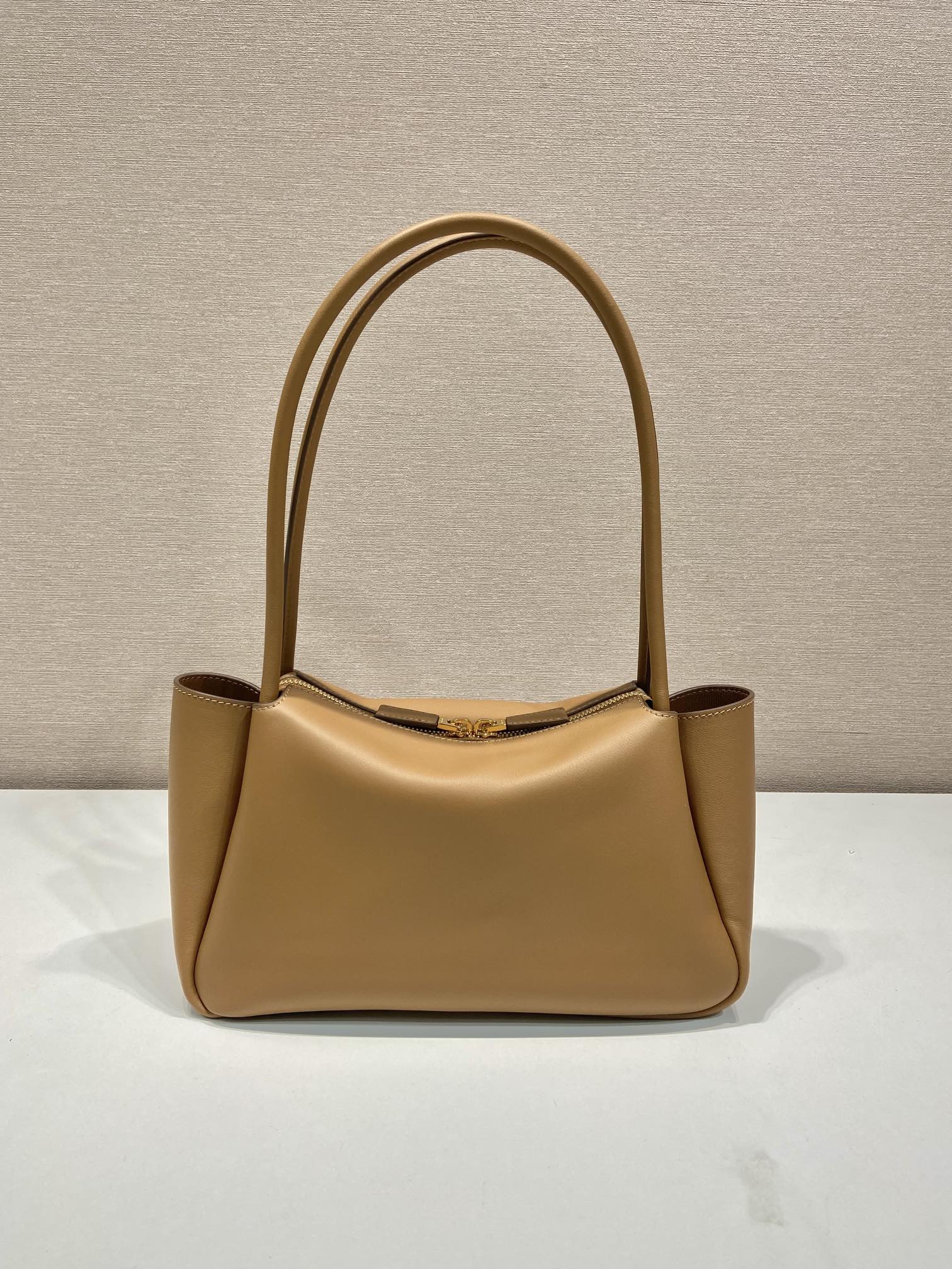 Prada  28 LARGE BEIGE CALFSKIN HANDBAG