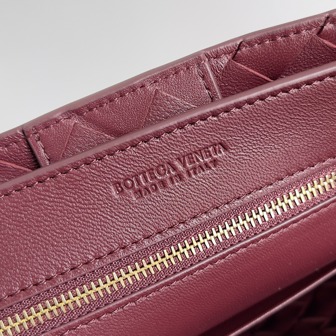 Bottega Veneta Andiamo Fashionable Old Money Style Handbag