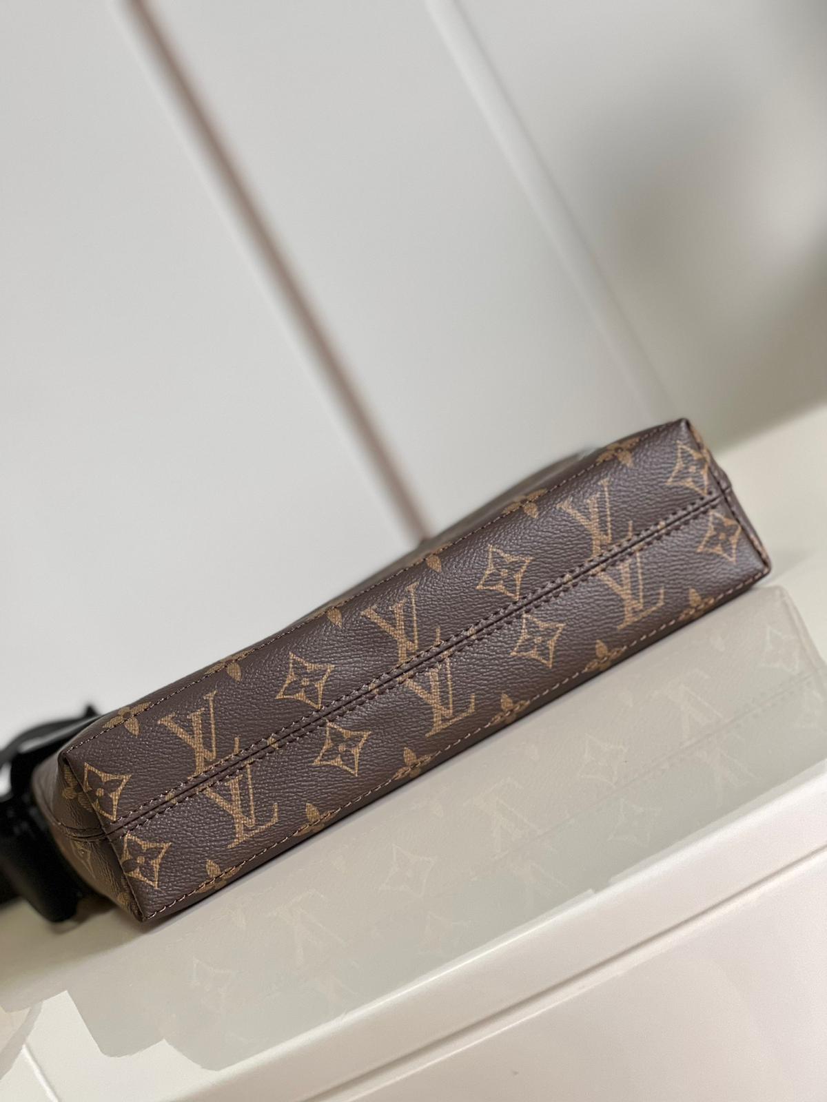 Louis Vuitton monogram messenger bag
