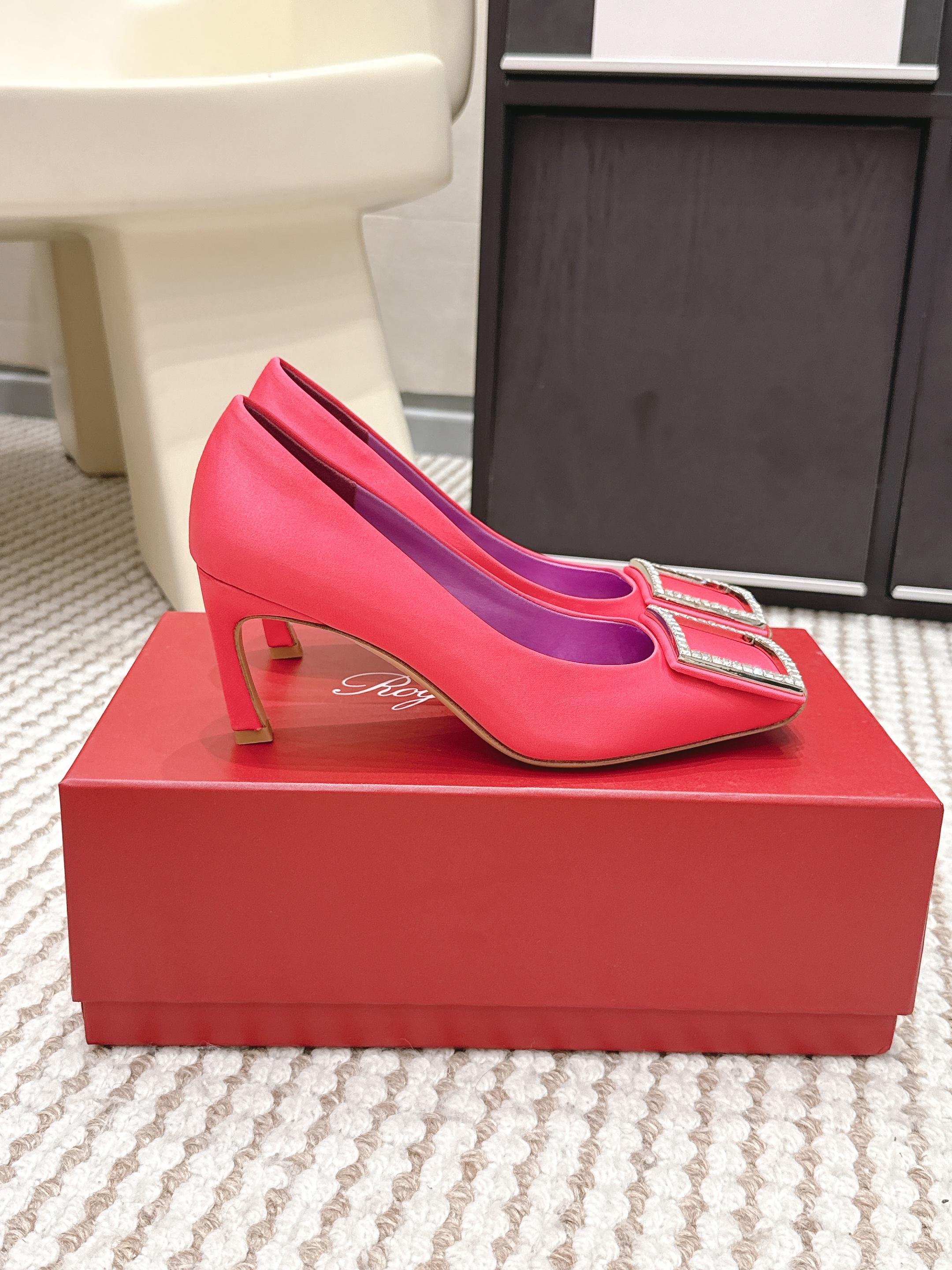 Roger Vivier Satin and crystals Pumps