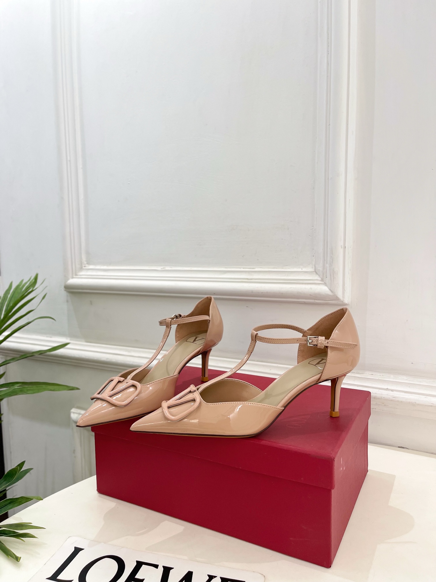 Vale*tino Vlogo Sandals
