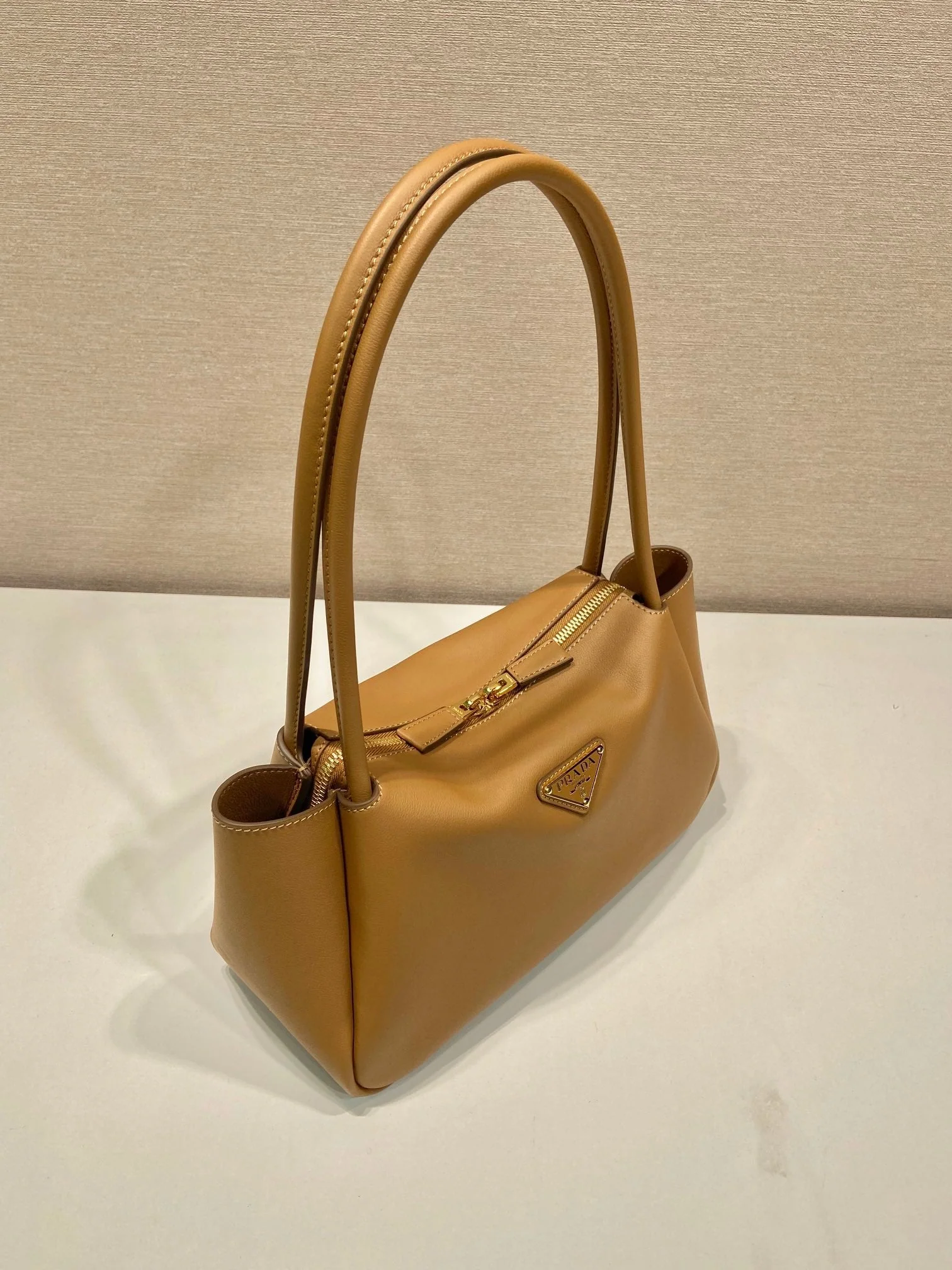 Prada  28 LARGE BEIGE CALFSKIN HANDBAG