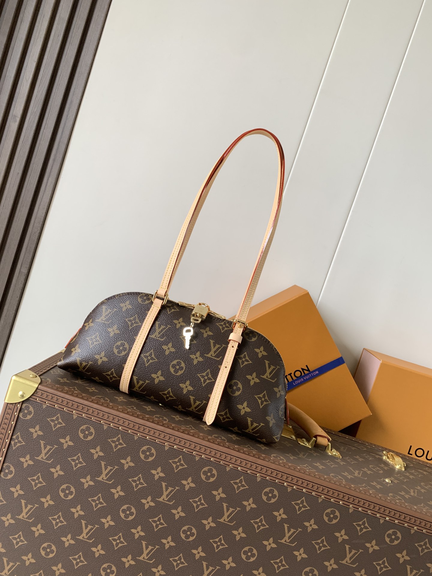 M28953 Squire East West Bag in Monogram Canvas
