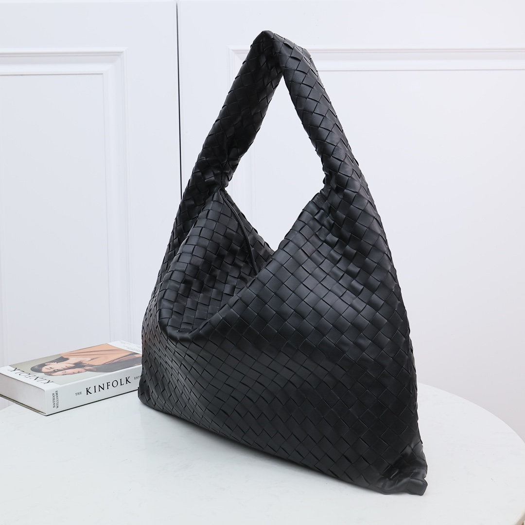 Bottega Veneta Large Hop Hobo Bag in Black Intrecciato leather