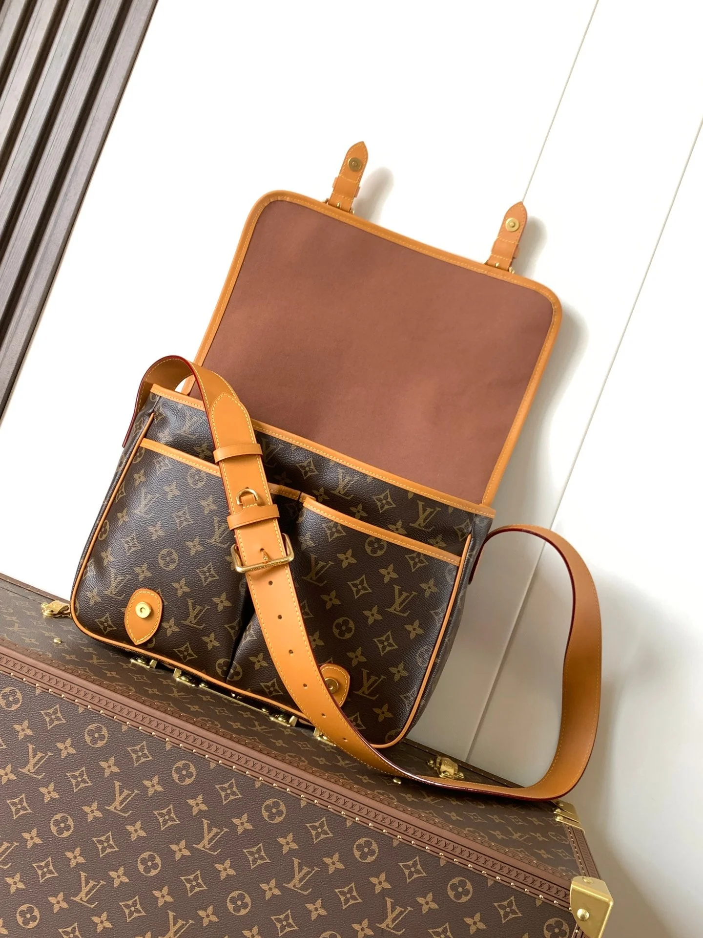 Louis Vuitton LV Satchel Messenger Bag  35.5cm Brown Monogram Canvas & Cowhide