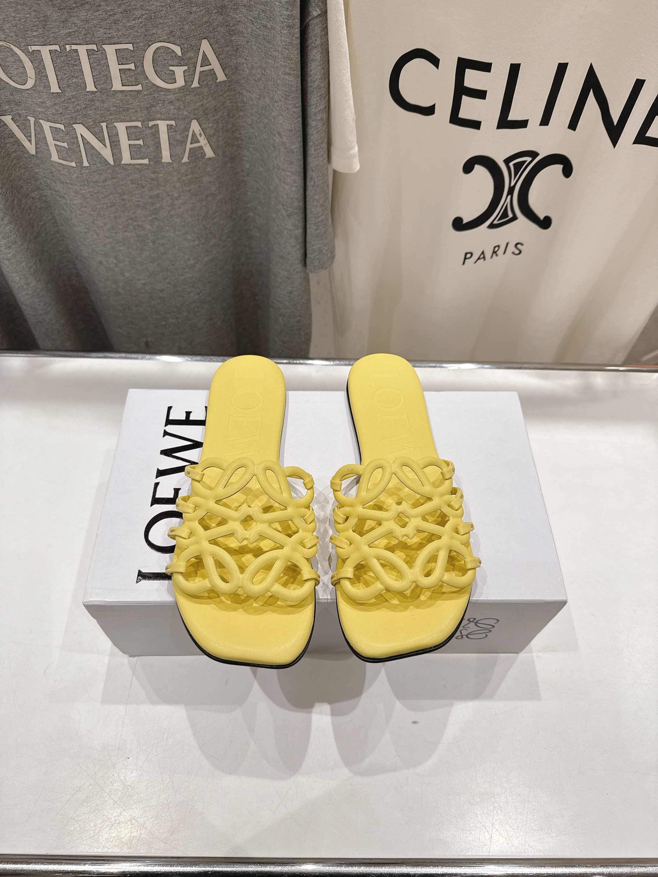 Loewe Paula's Ibiza Yellow Woven Raffia Leather Anagram Basket Tote Bag & Open Toe Flat Sandals Basket Set - KAIROO