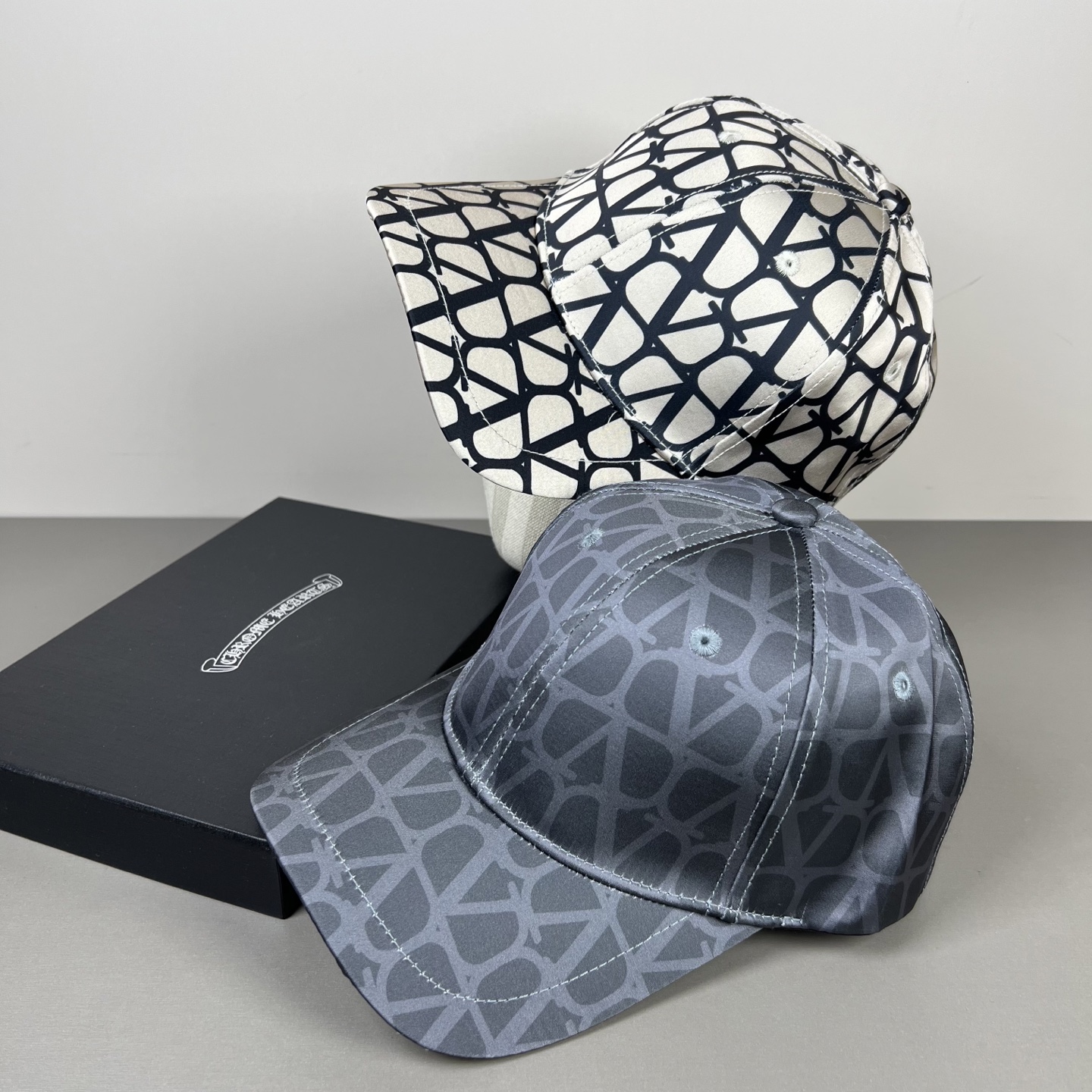 Valentino Garavani Iconographe Toile All-over Monogram Jacquard Curved Brim Baseball Cap Hat - KAIROO