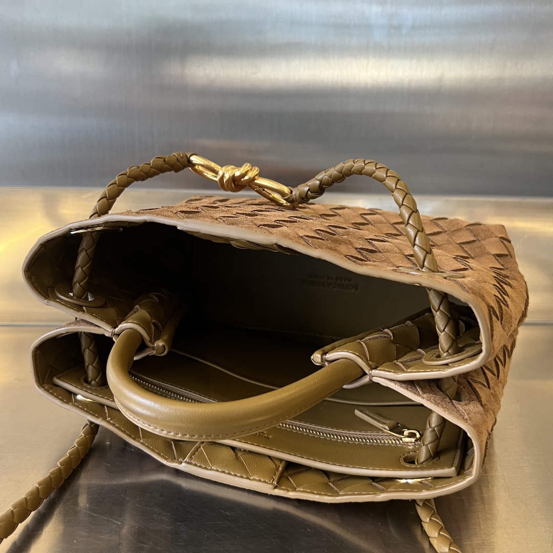 Bottega Veneta Andiamo Fashionable Old Money Style Handbag