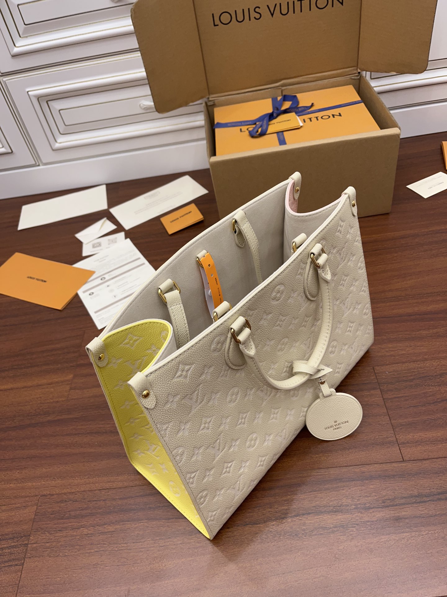 Louis Vuitton LV Onthego MM Rose Beige M46128