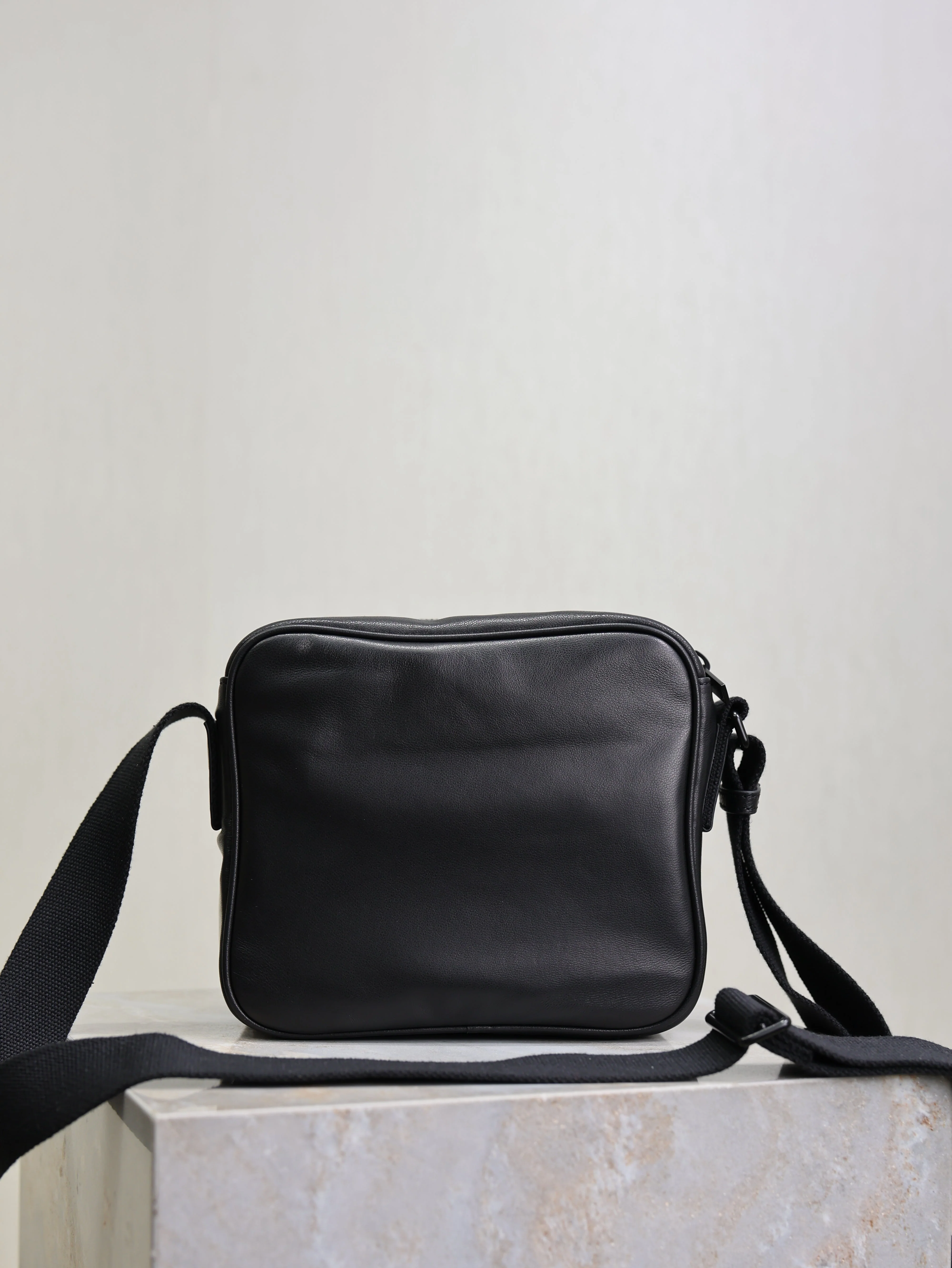 Saint Laurent YSL Niki Camera Bag 19.5cm Black Lamskin HW