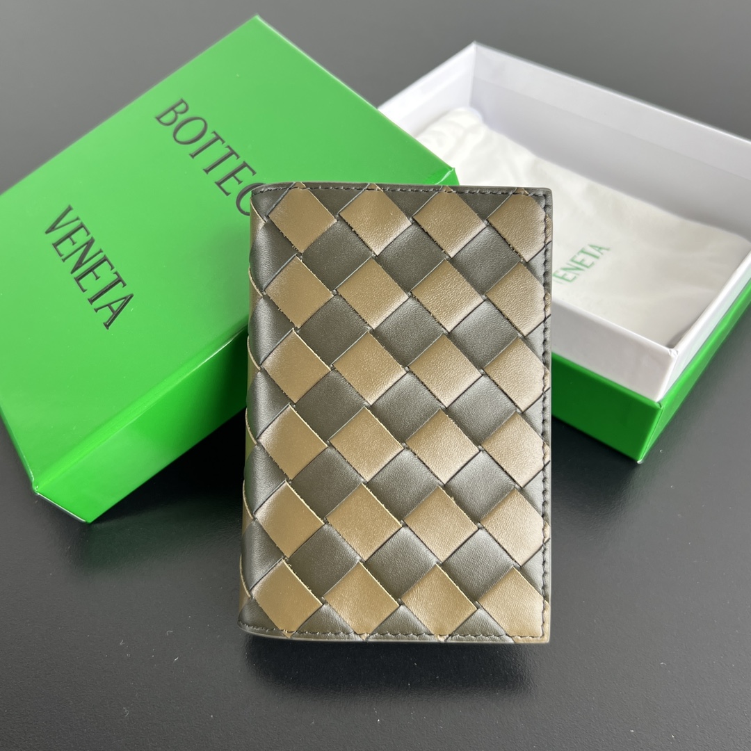 Bottega Veneta Passport Holder in  Intreccio Leather