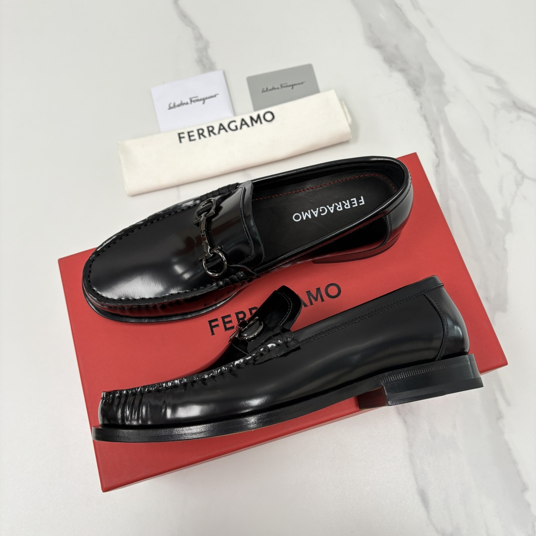 Ferragamo Men's Shiny leather Loafer