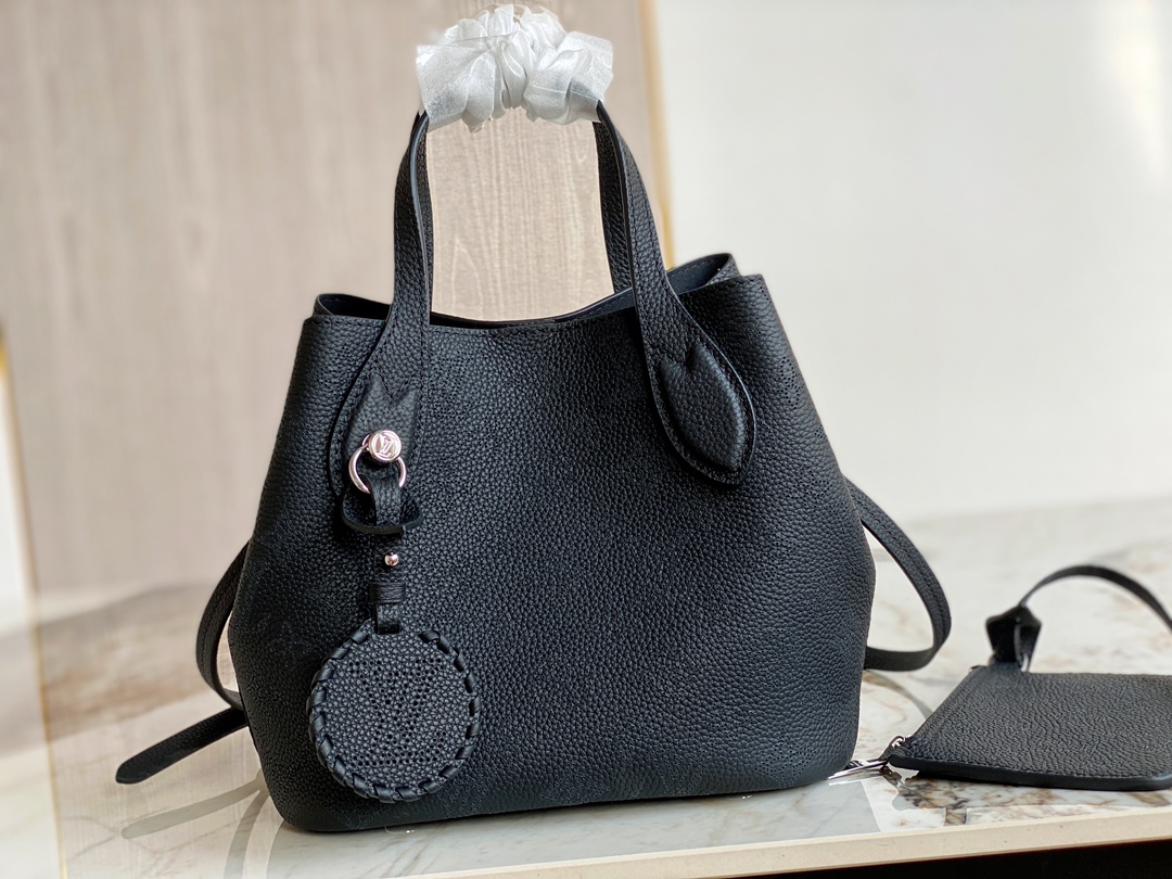Louis Vuitton LV Blossom PM M21848