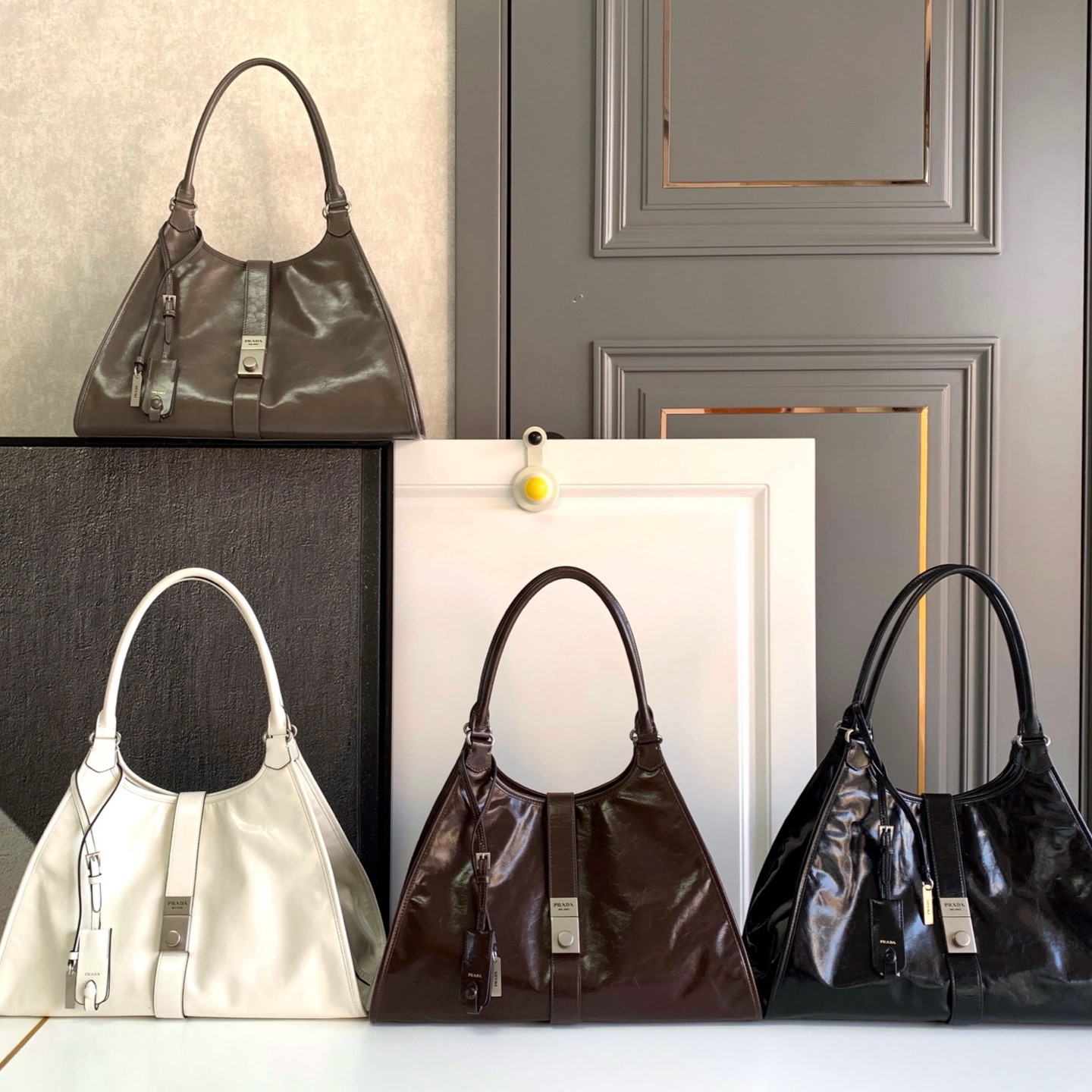 Prada Bag Large Leather Tote Bag Imported Oil-waxed Leather 1BG570 (10A Mirror Version)