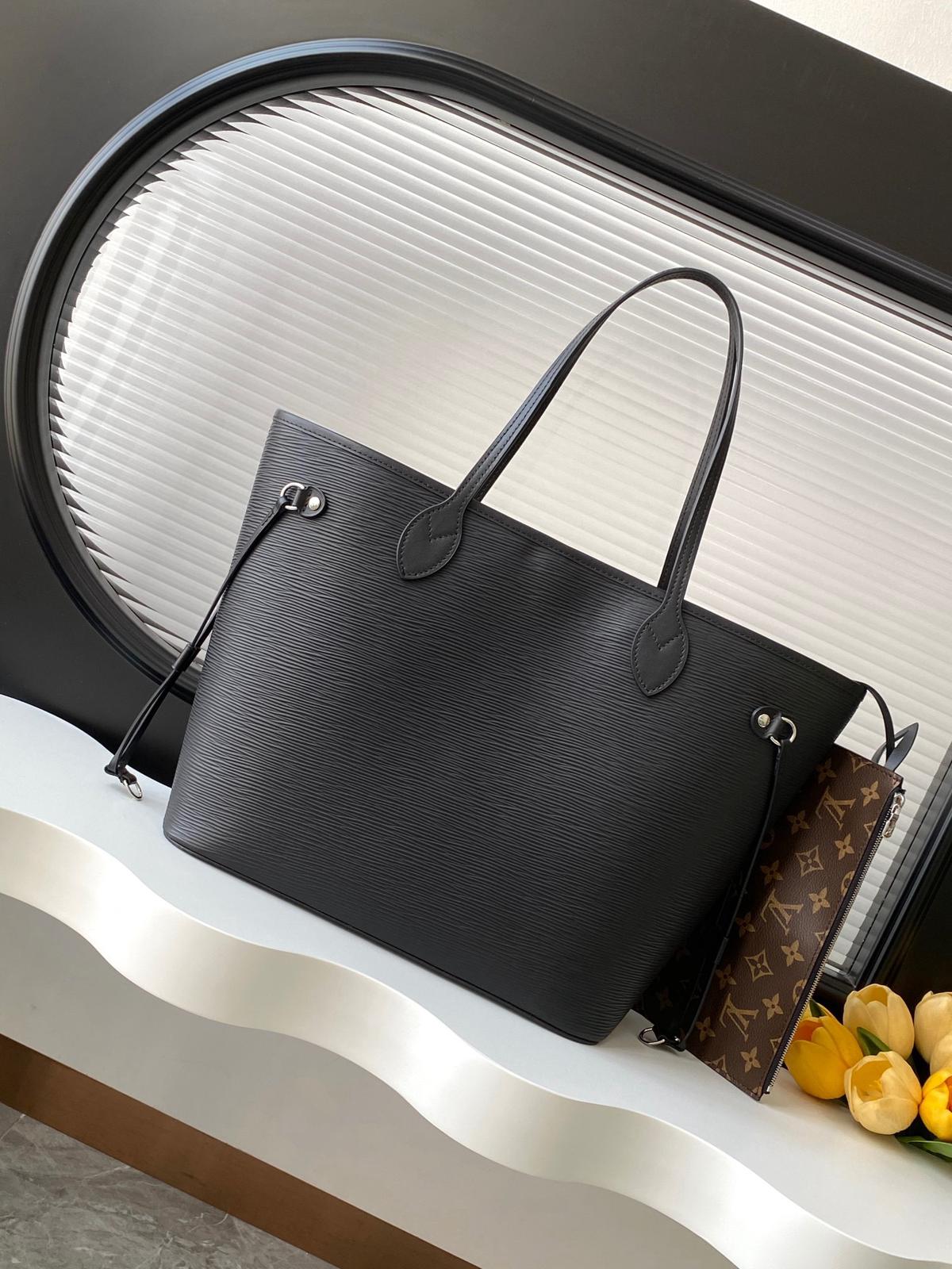 Louis Vuitton Neverfull MM bag