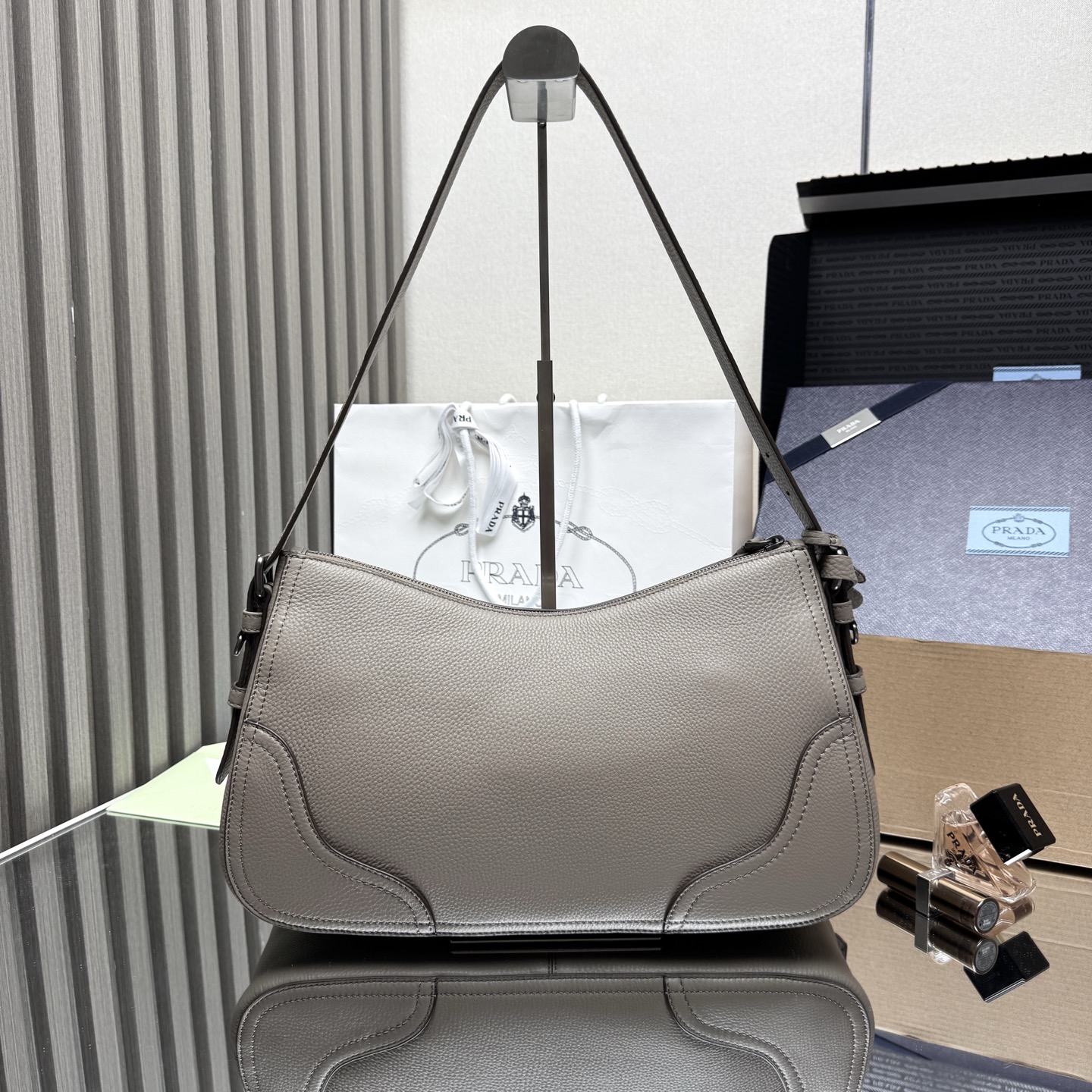 Prada Aimèe large leather shoulder bag-Grey 1BC280