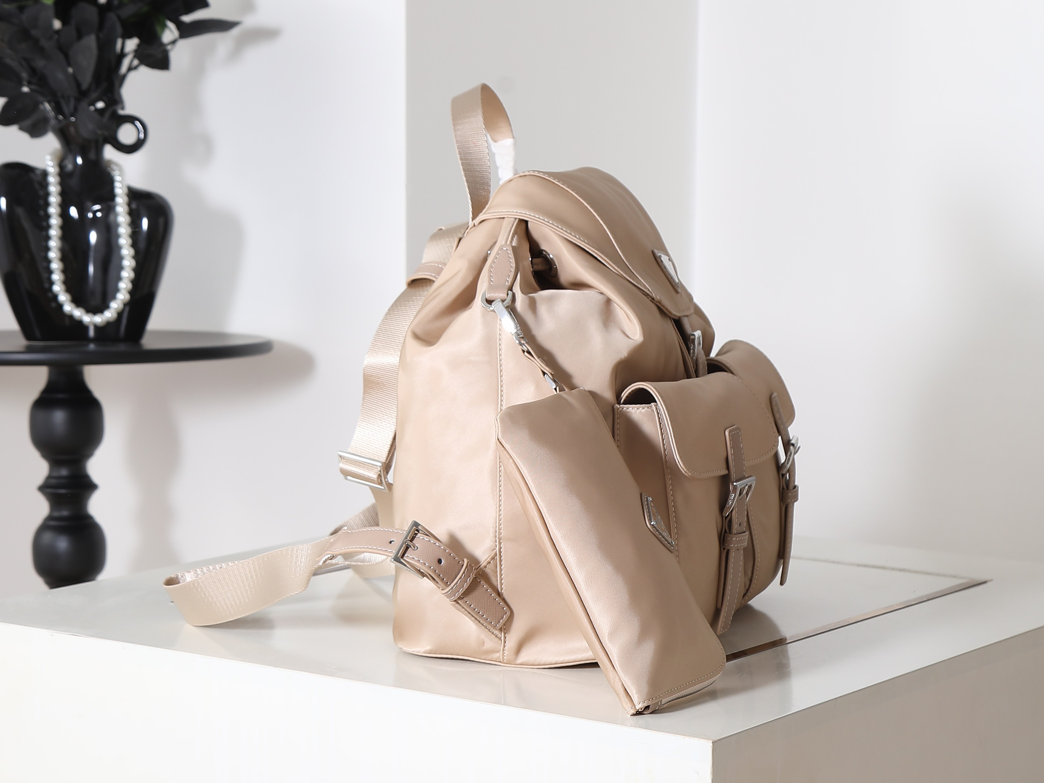 Medium Re-Nylon Backpack-Beige 1BZ811