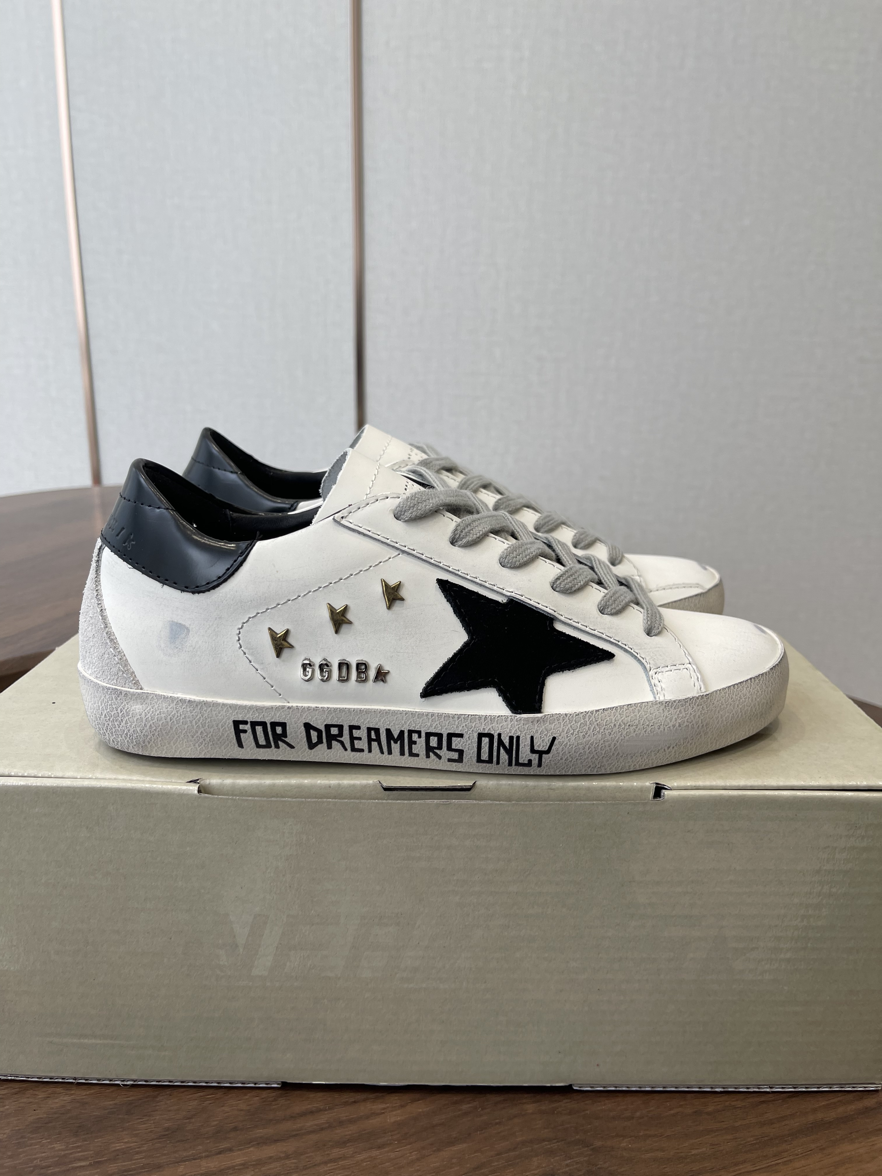 Golden Goose Unisex Super-Star Sneakers