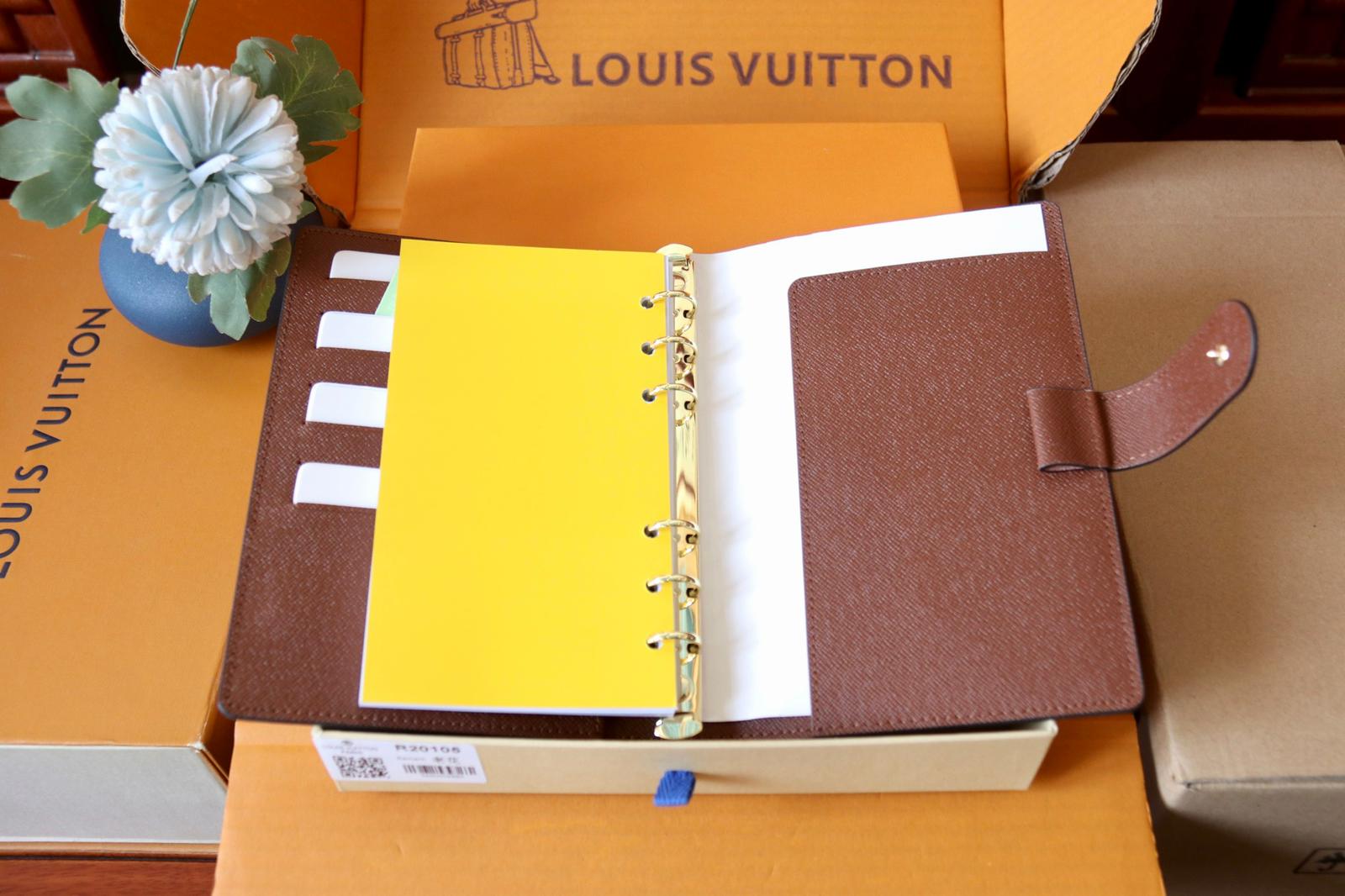 Louis Vuitton Notebook R20105