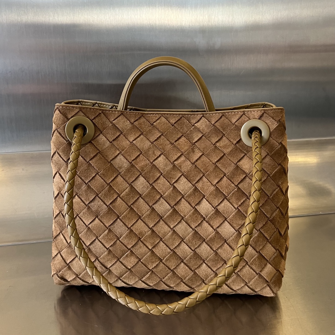Bottega Veneta Andiamo Fashionable Old Money Style Handbag