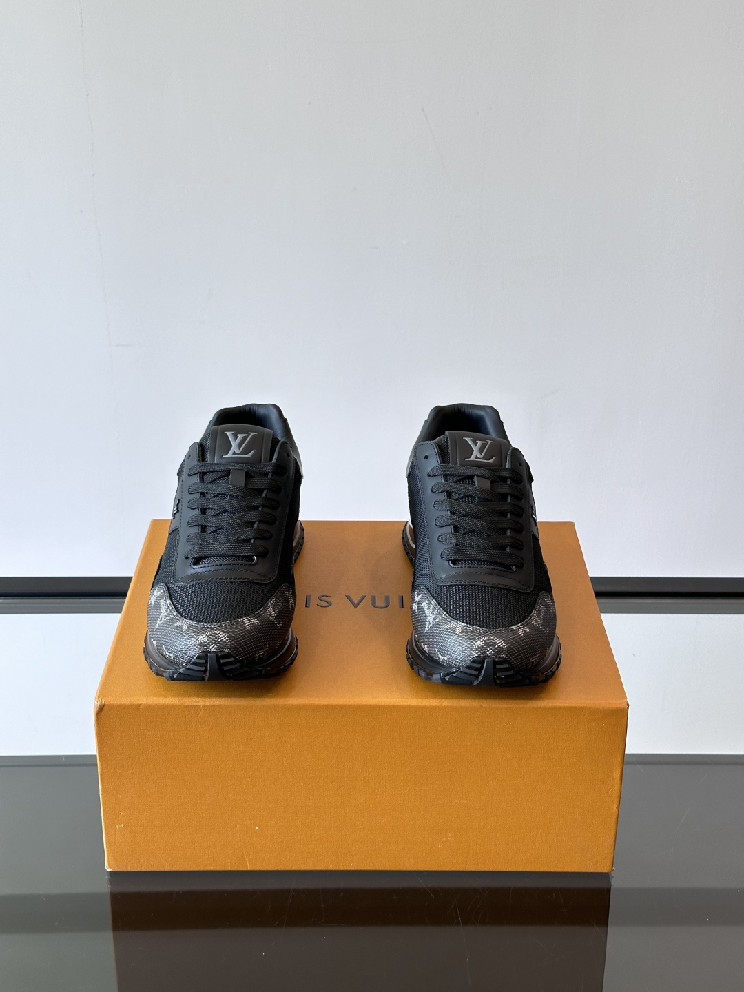 Men's LV Run Away Sneaker