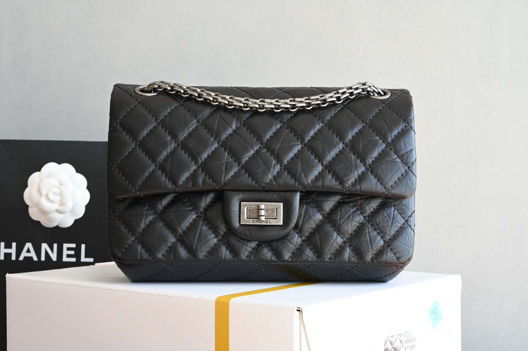 Chanel Classic Bag 2.55 in Black Aged Calfskin Silver-Tone Metal