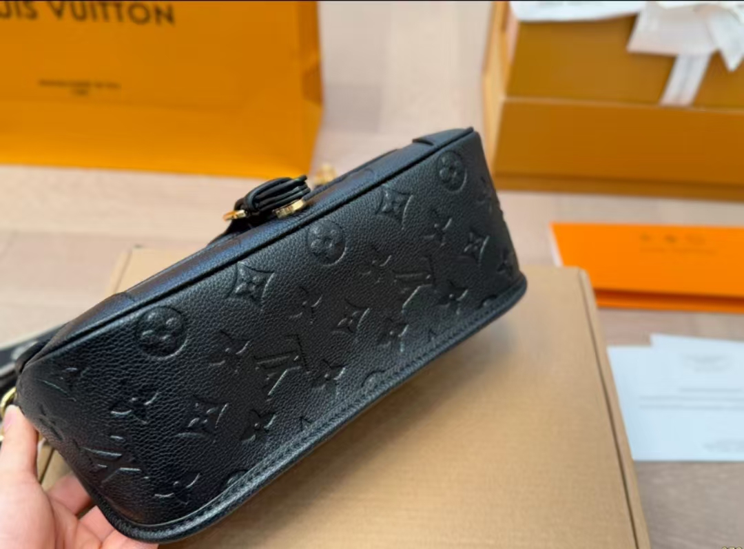 Louis Vuitton LV Black baguette shoulder strap handbag