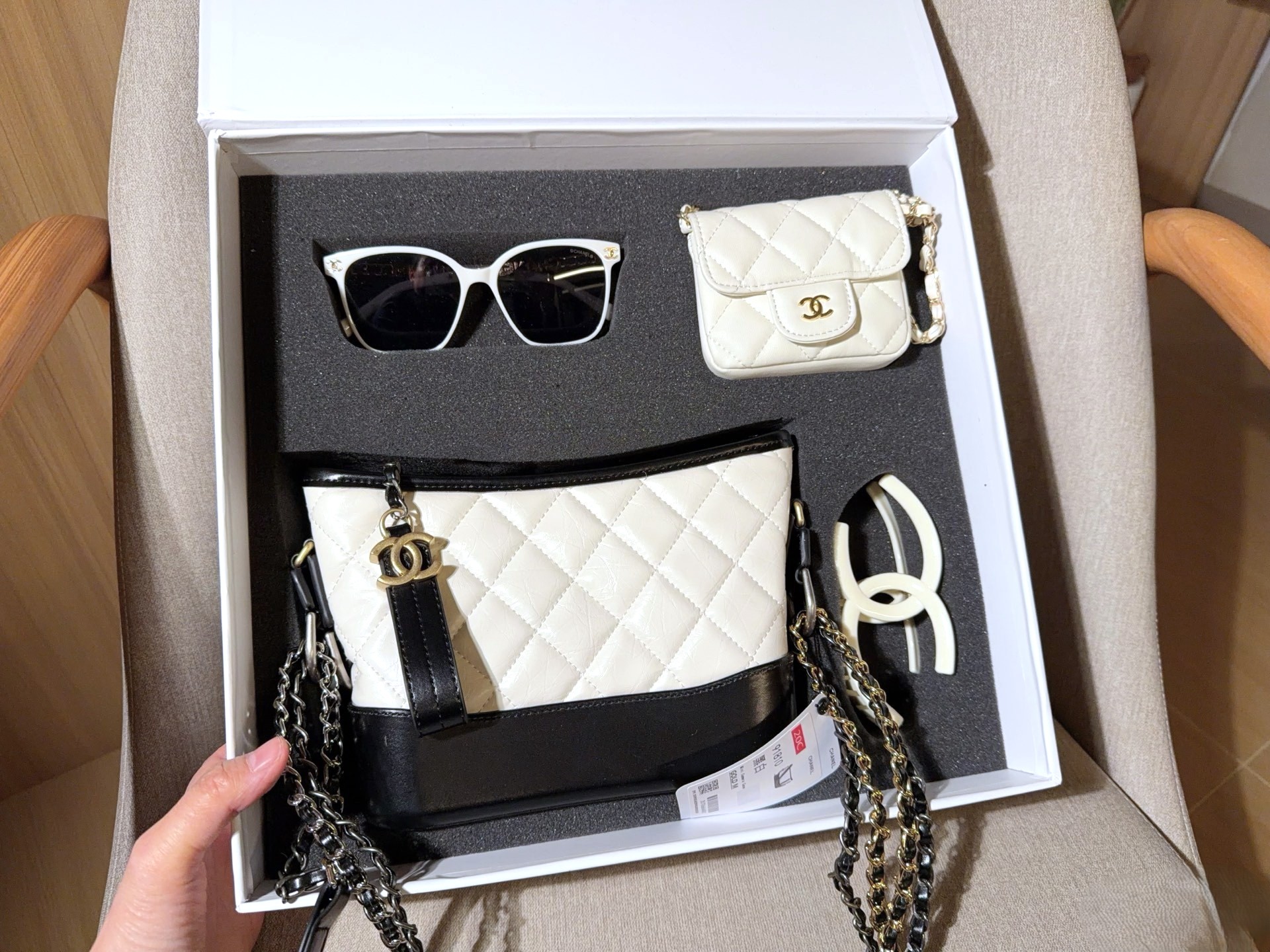 Chanel 4-Piece Gift Set：Gabrielle Small White Hobo Bag &Mini Chain Coin Bag &Sunglasses &Hair Claw Clip - KAIROO