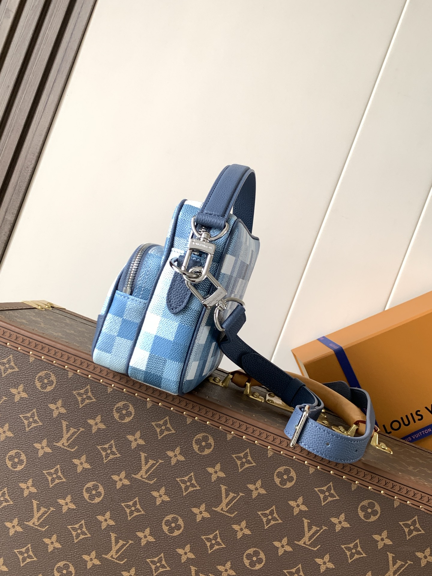 LV Louis Vuitton M28606 Nil Bag