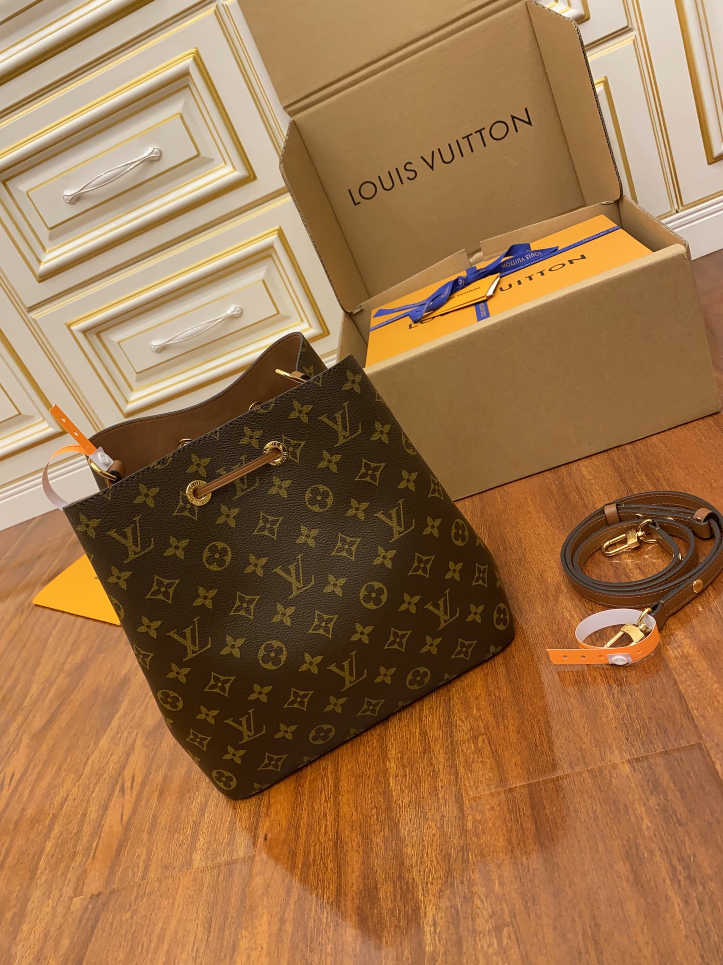 Louis Vuitton LV NeoNoe MM M44887